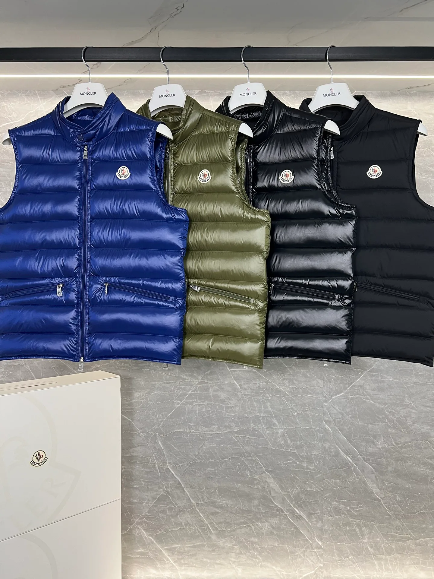 Жилеты Женские Moncler 18111333