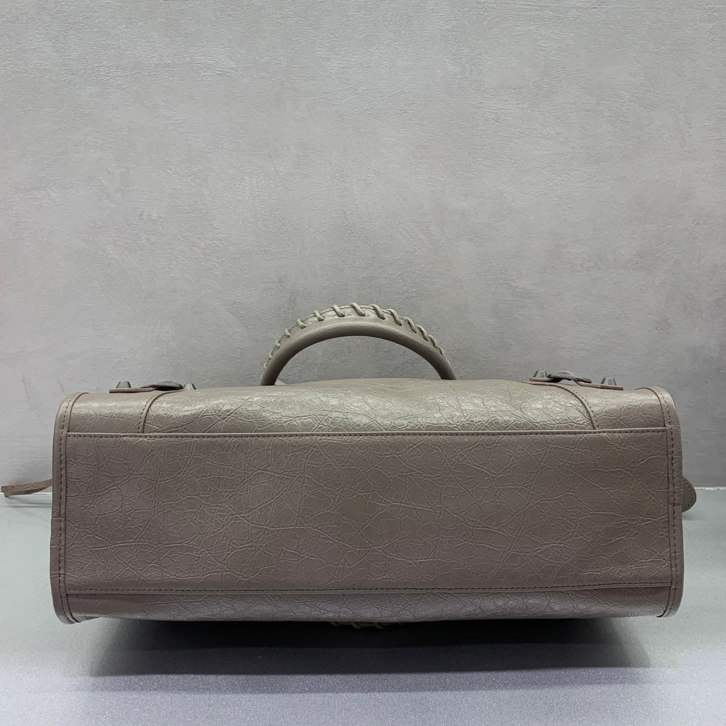 Классические Сумки Женские Balenciaga 18135970