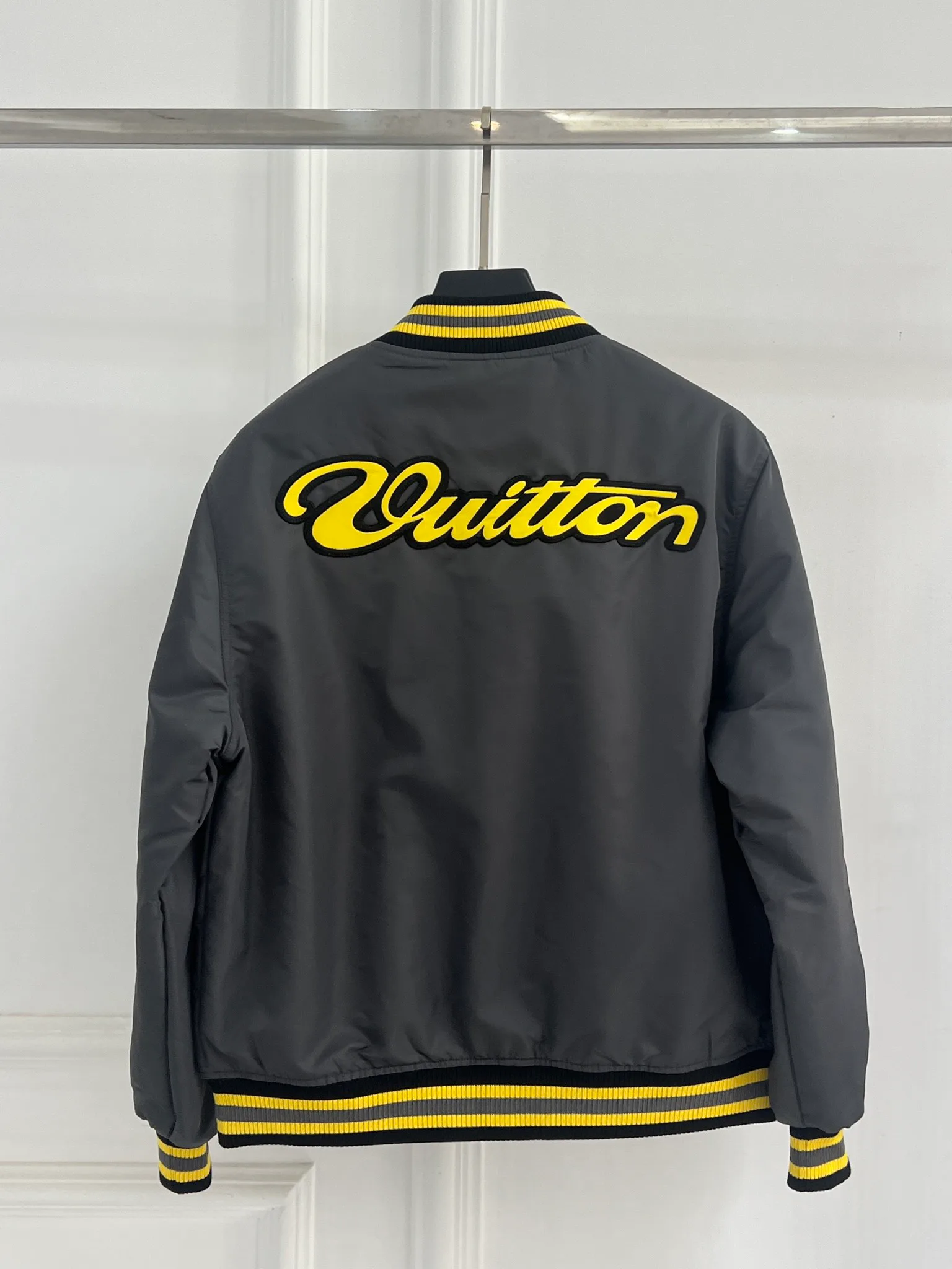 Куртки И Пуховики Женские Louis Vuitton 12842565