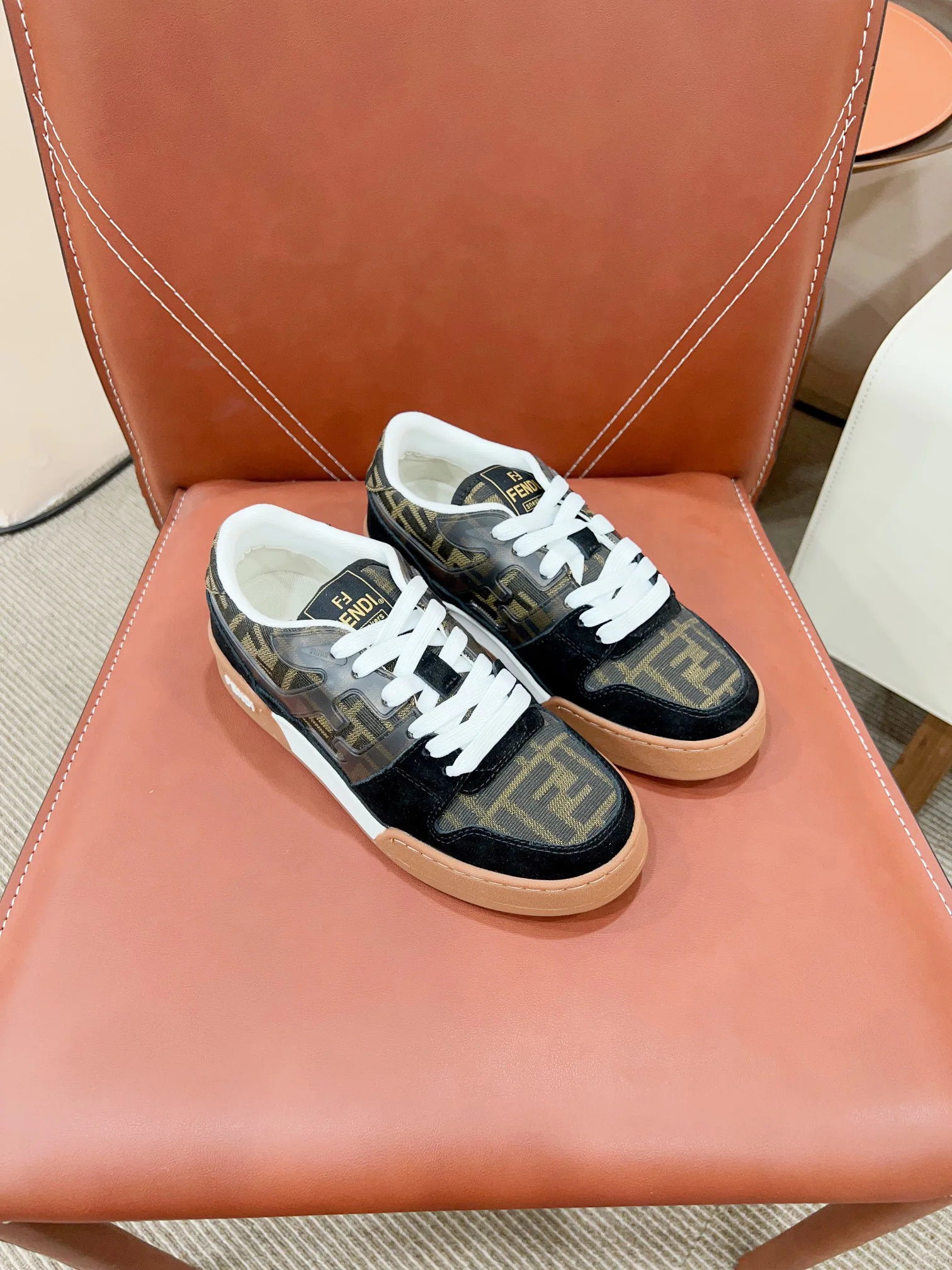Кроссовки Женские Fendi