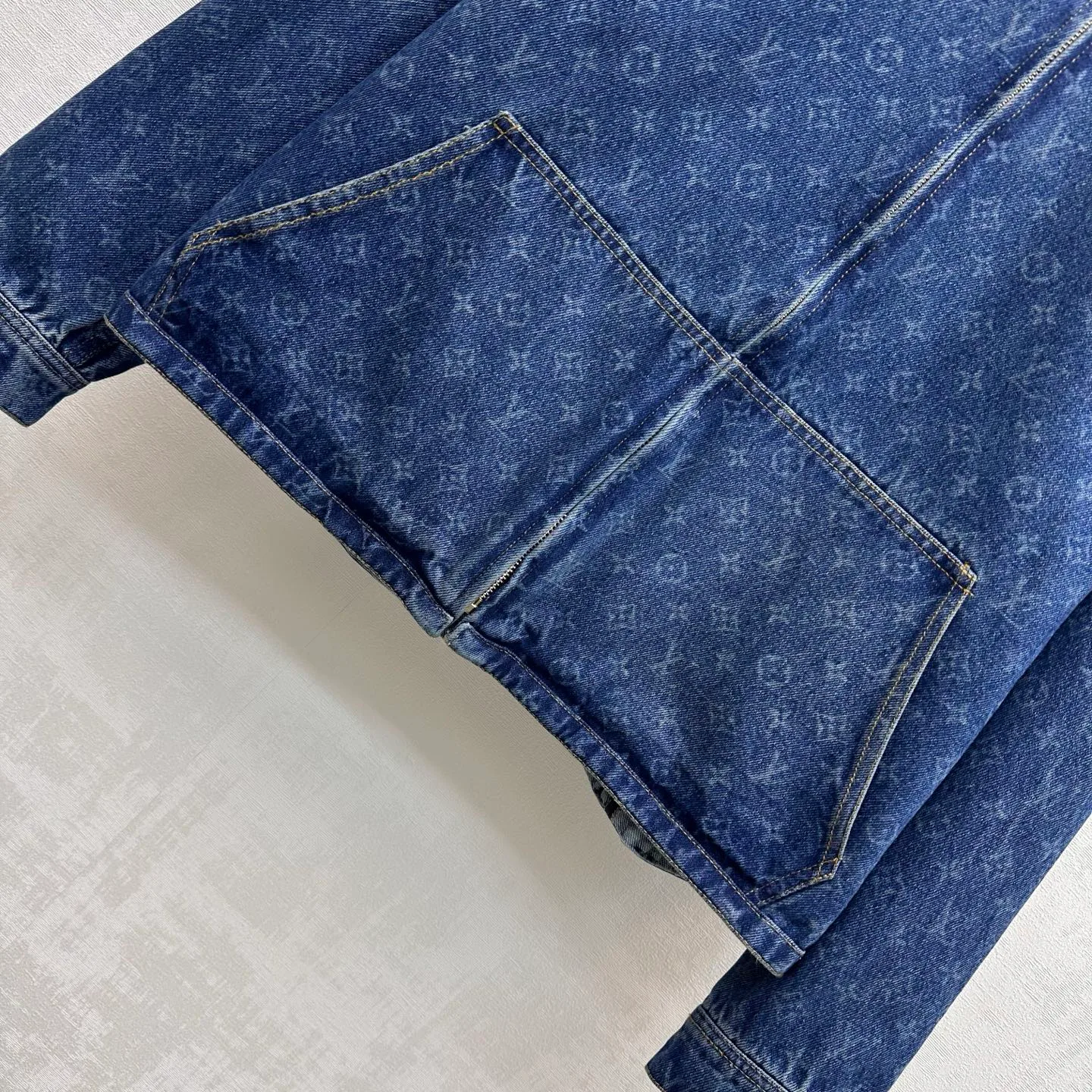 Куртки И Пуховики Женские Louis Vuitton 18328050