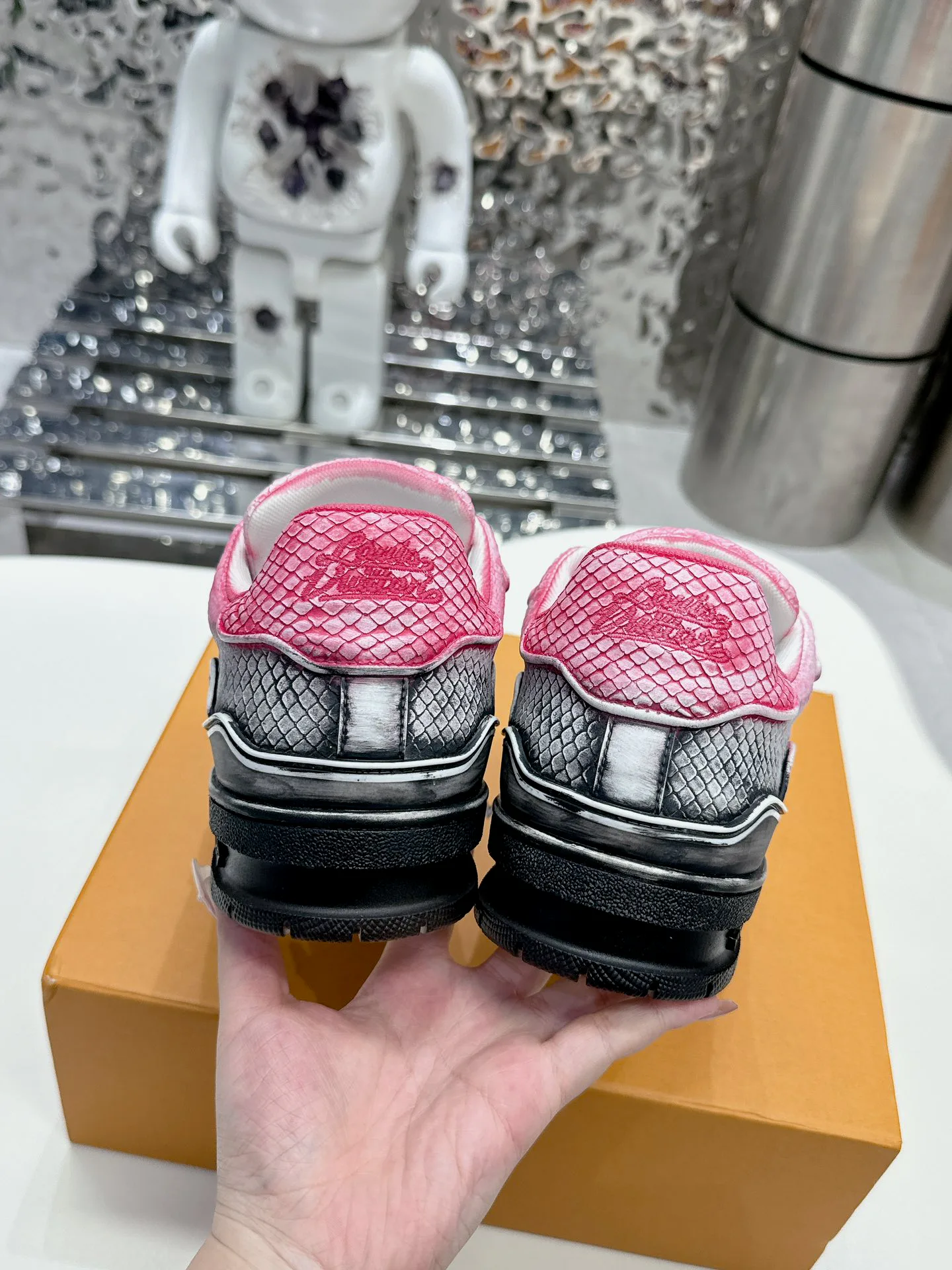Кроссовки Женские Louis Vuitton 11778704