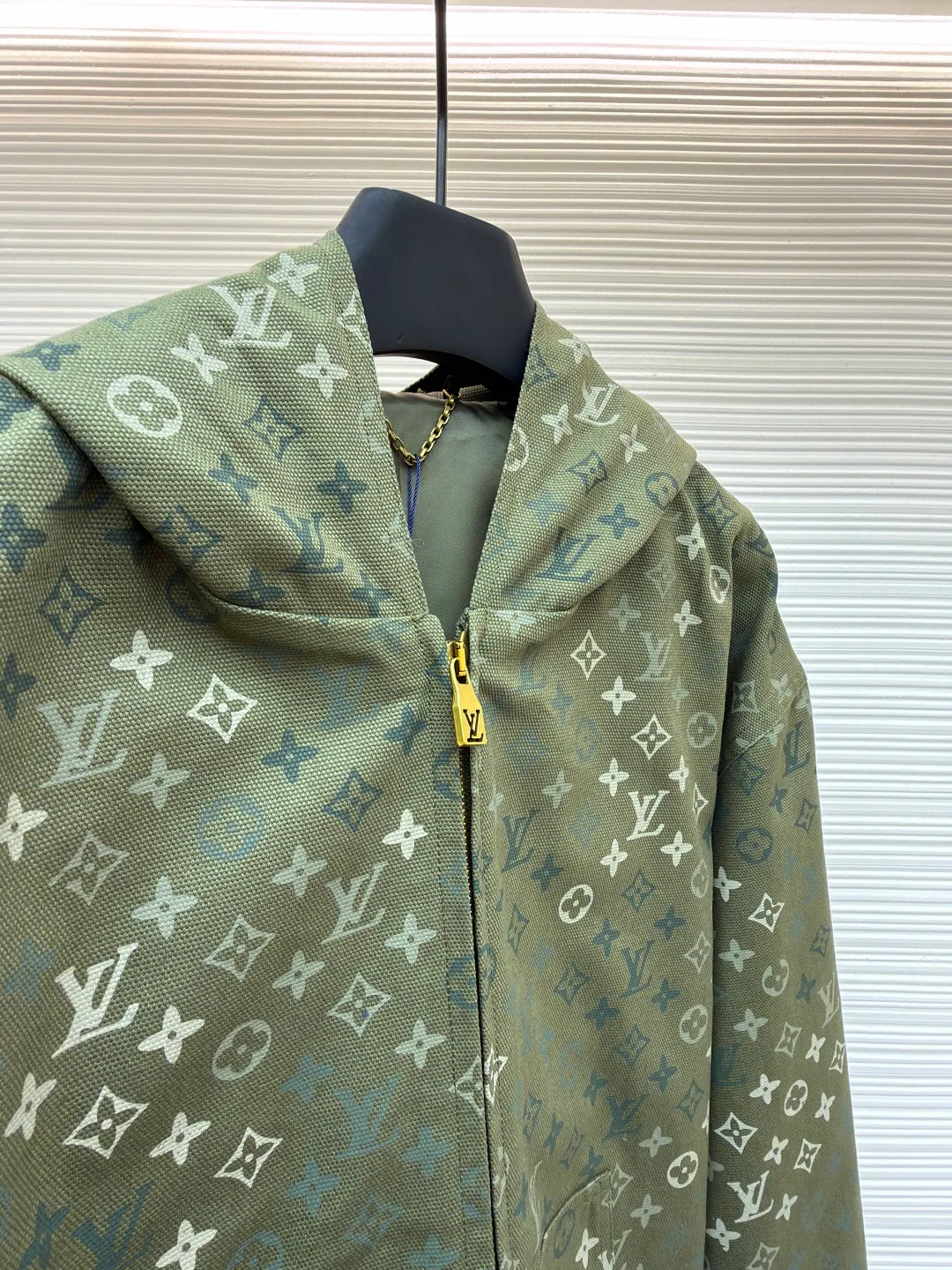 Куртки И Пуховики Мужские Louis Vuitton 1270669