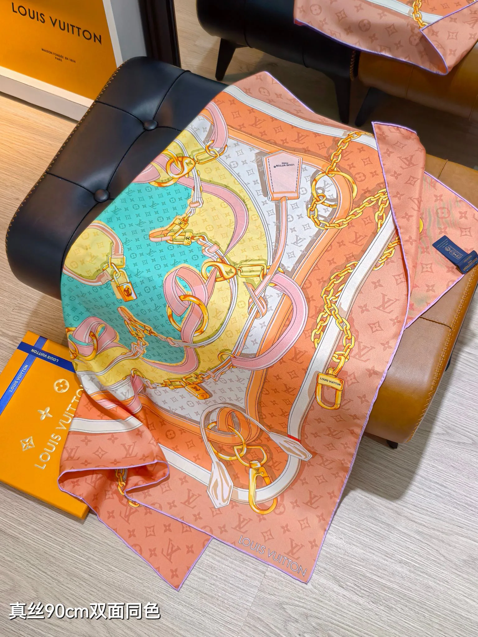 Текстиль Louis Vuitton 12918525