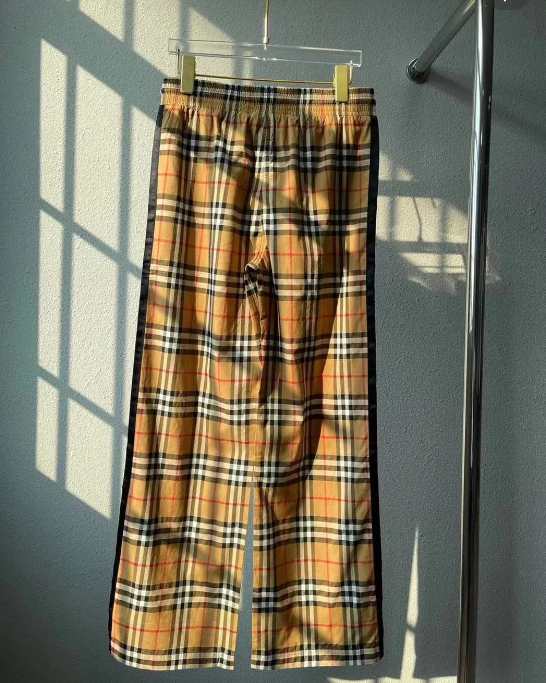 Брюки Женские Burberry 11358101