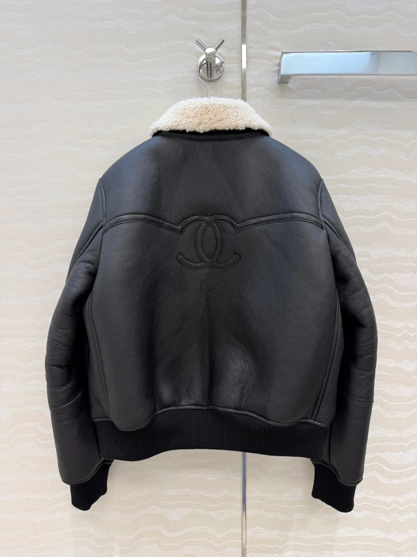Кожаные Куртки И Дублёнки Женские Chanel 18601502