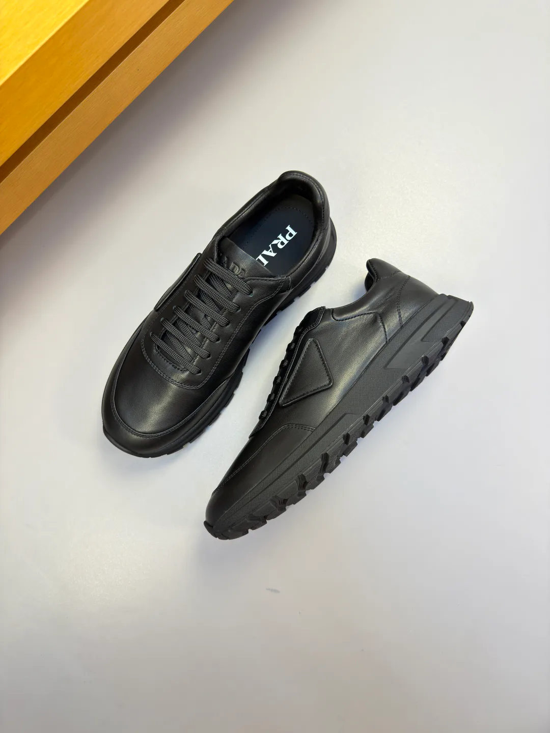 Кроссовки Женские Prada 18666920