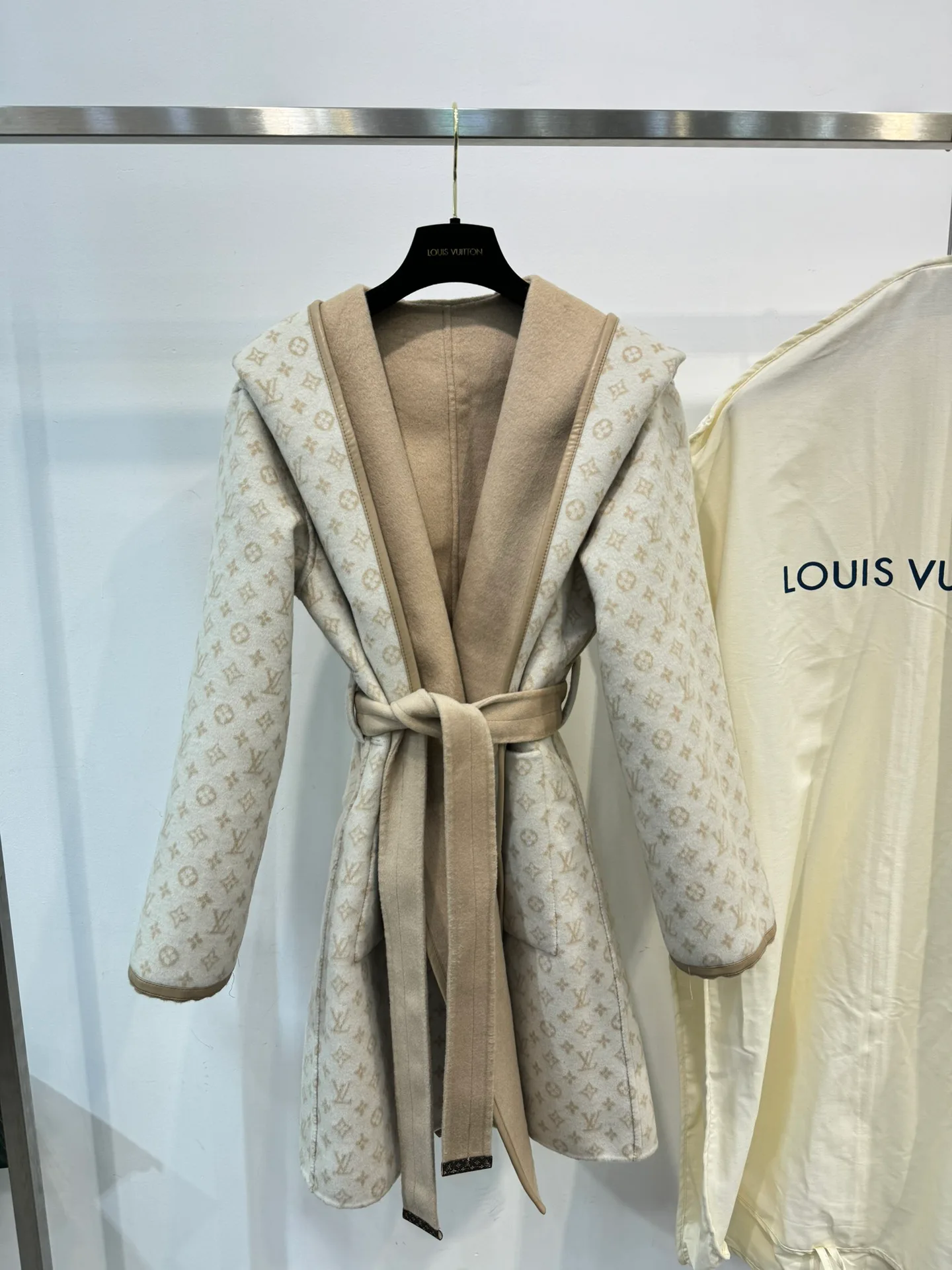 Пальто Женские Louis Vuitton 669864