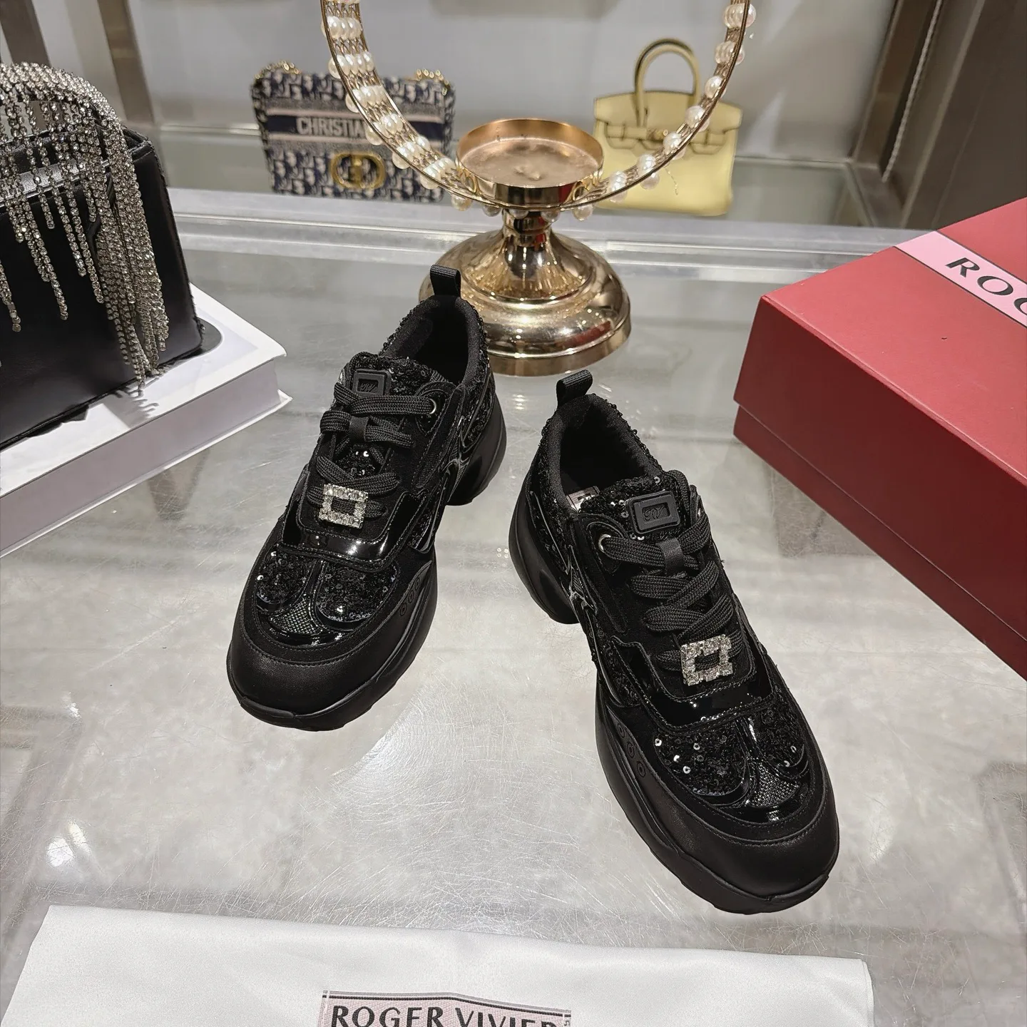 Кроссовки Женские Roger Vivier 18366857