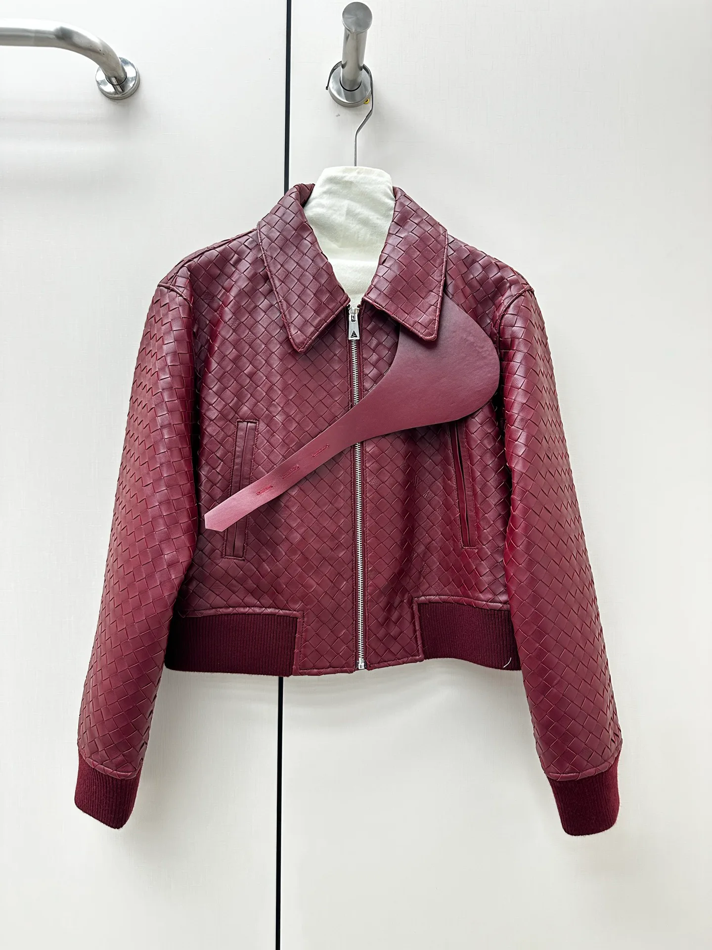 Кожаные Куртки И Дублёнки Женские Bottega Veneta 17547159