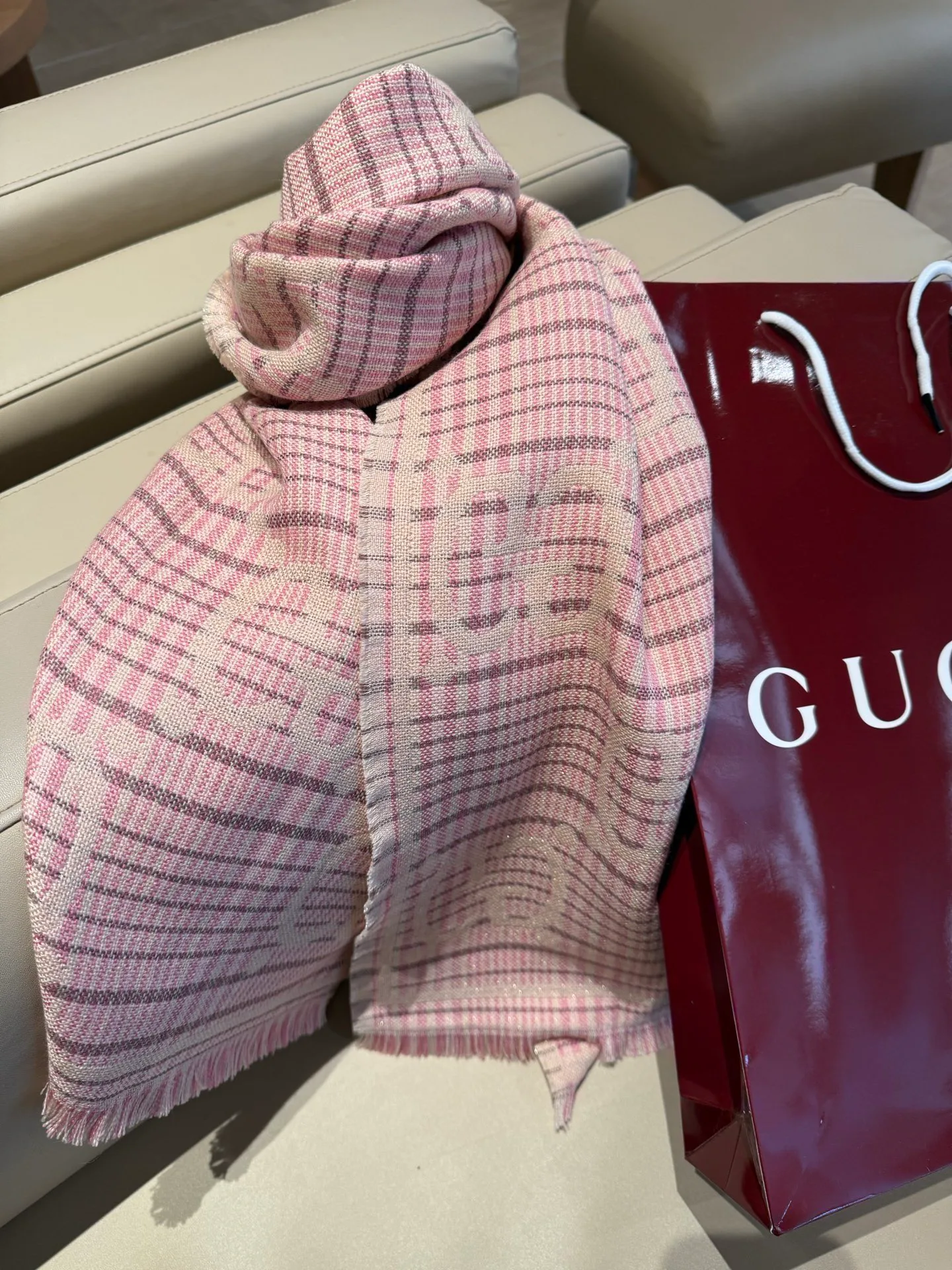 Шарфы Gucci 18476683