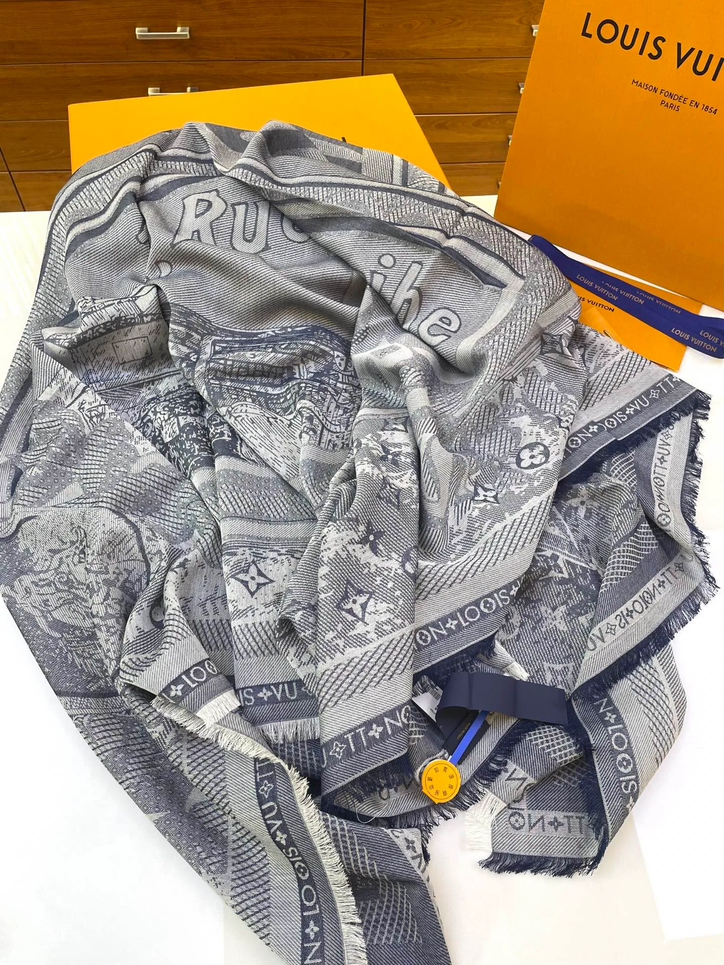 Шарфы Louis Vuitton 468205