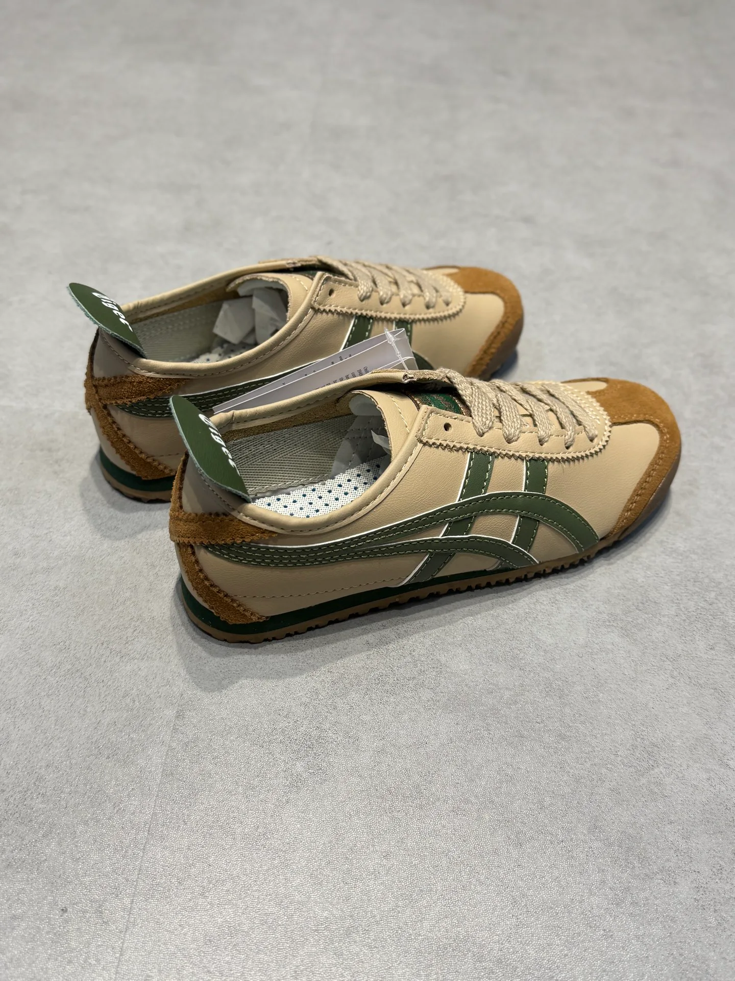 Кроссовки Женские Asics 18192628