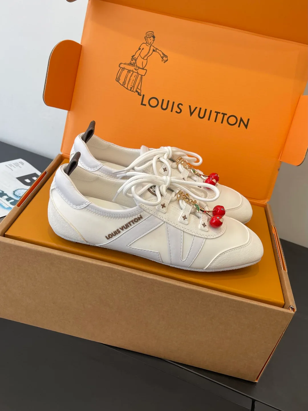 Кроссовки Женские Louis Vuitton 1595087