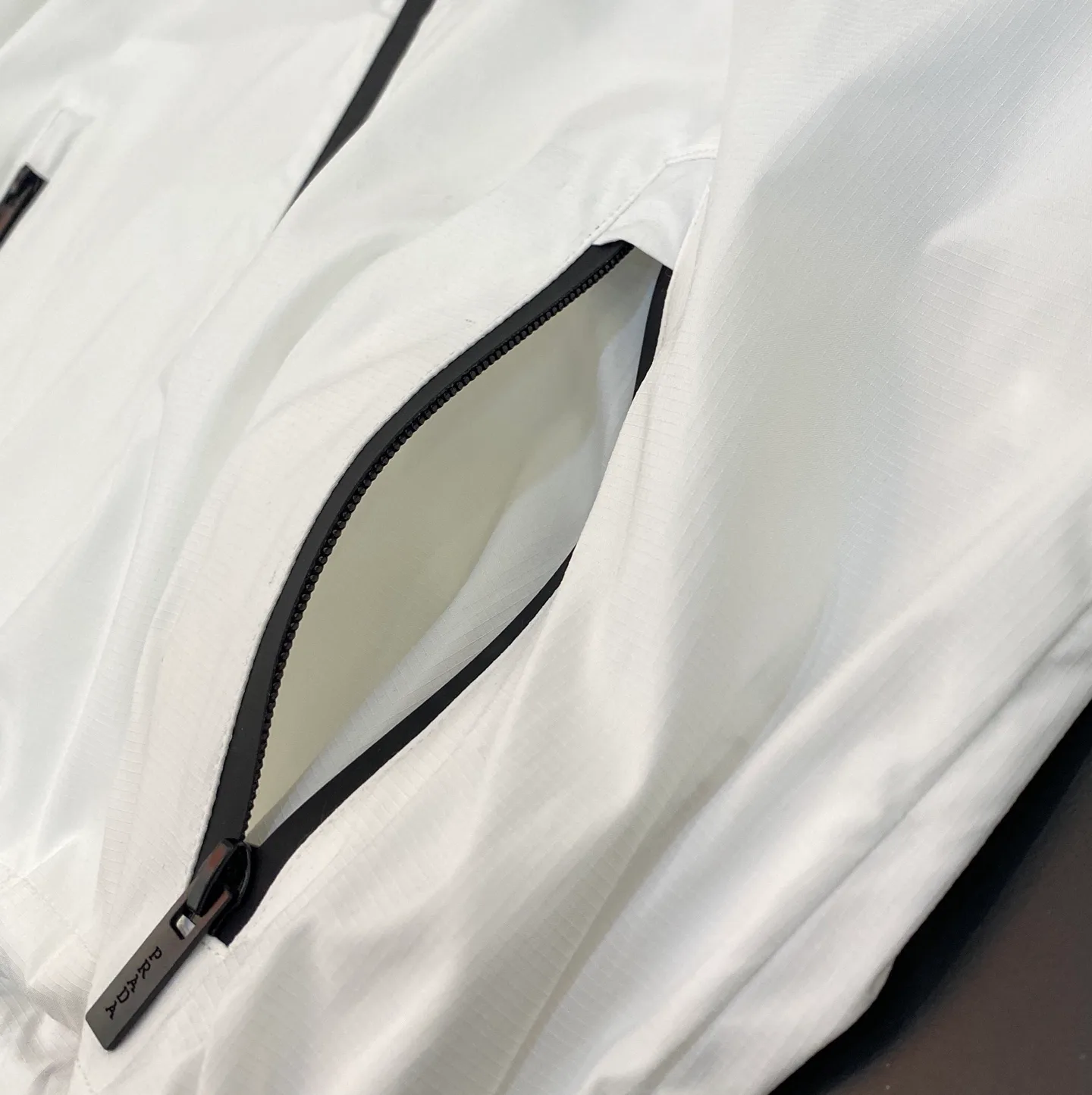 Куртки И Пуховики Женские Prada 76284