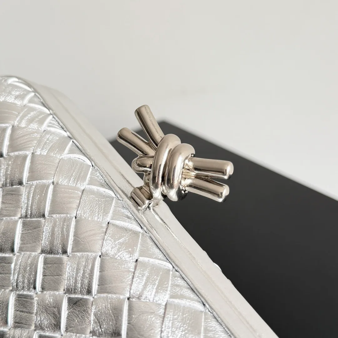 Клатчи Женские Bottega Veneta 13568375