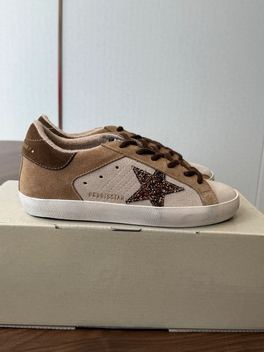 Кроссовки Женские Golden Goose 18146573