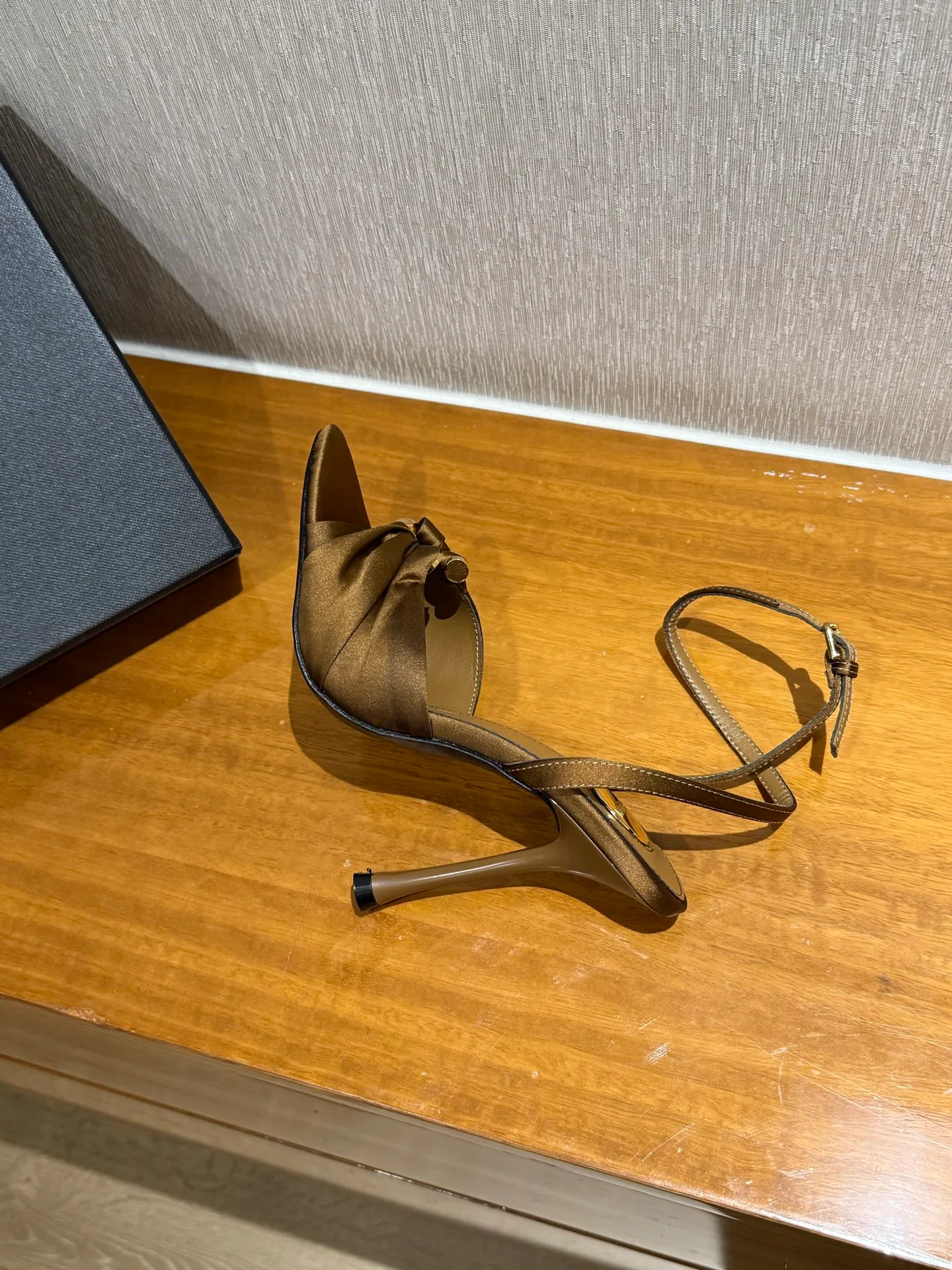 Босоножки Женские Saint Laurent 22194