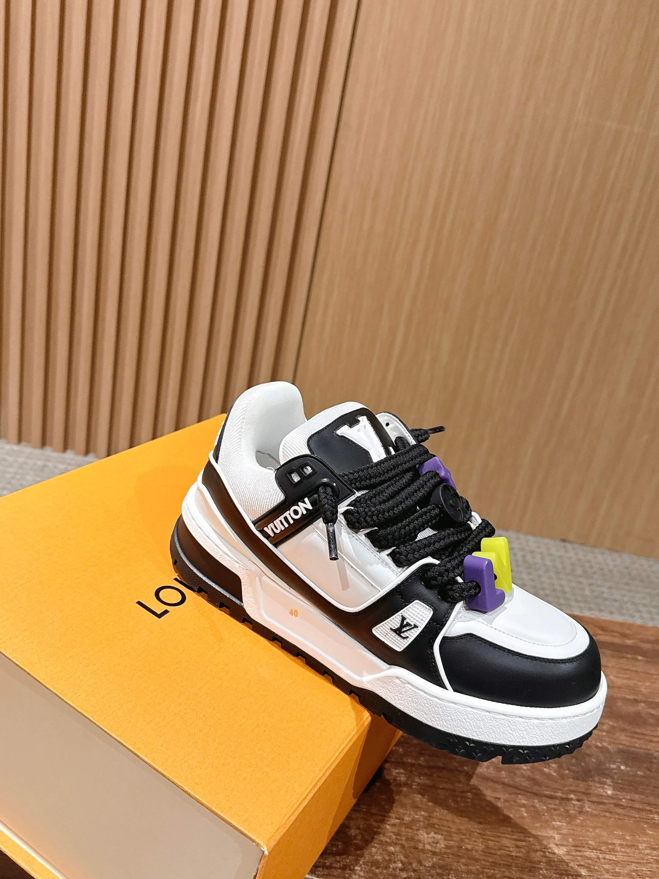 Кроссовки Женские Louis Vuitton 4269599