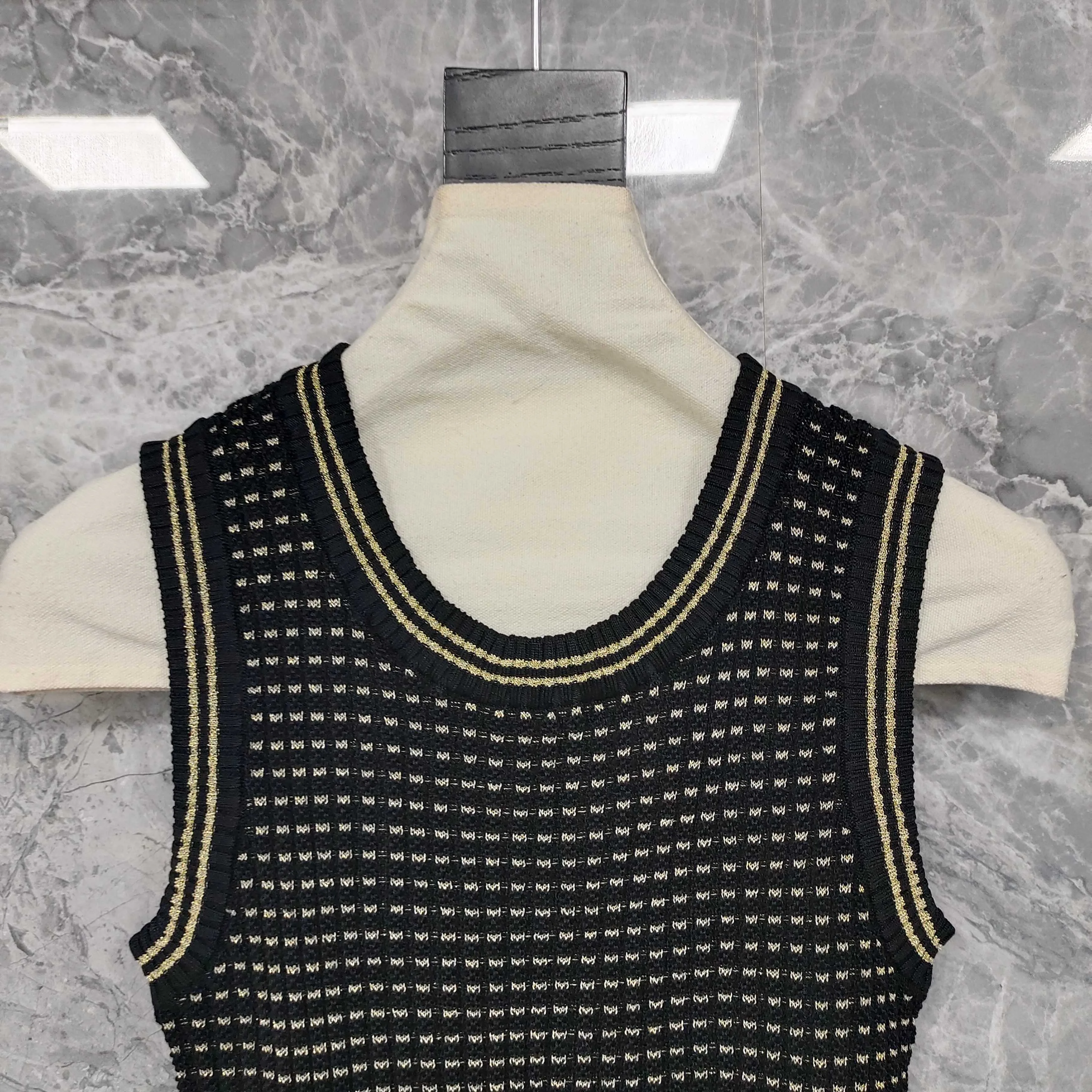 Жилеты Женские Chanel 11018964