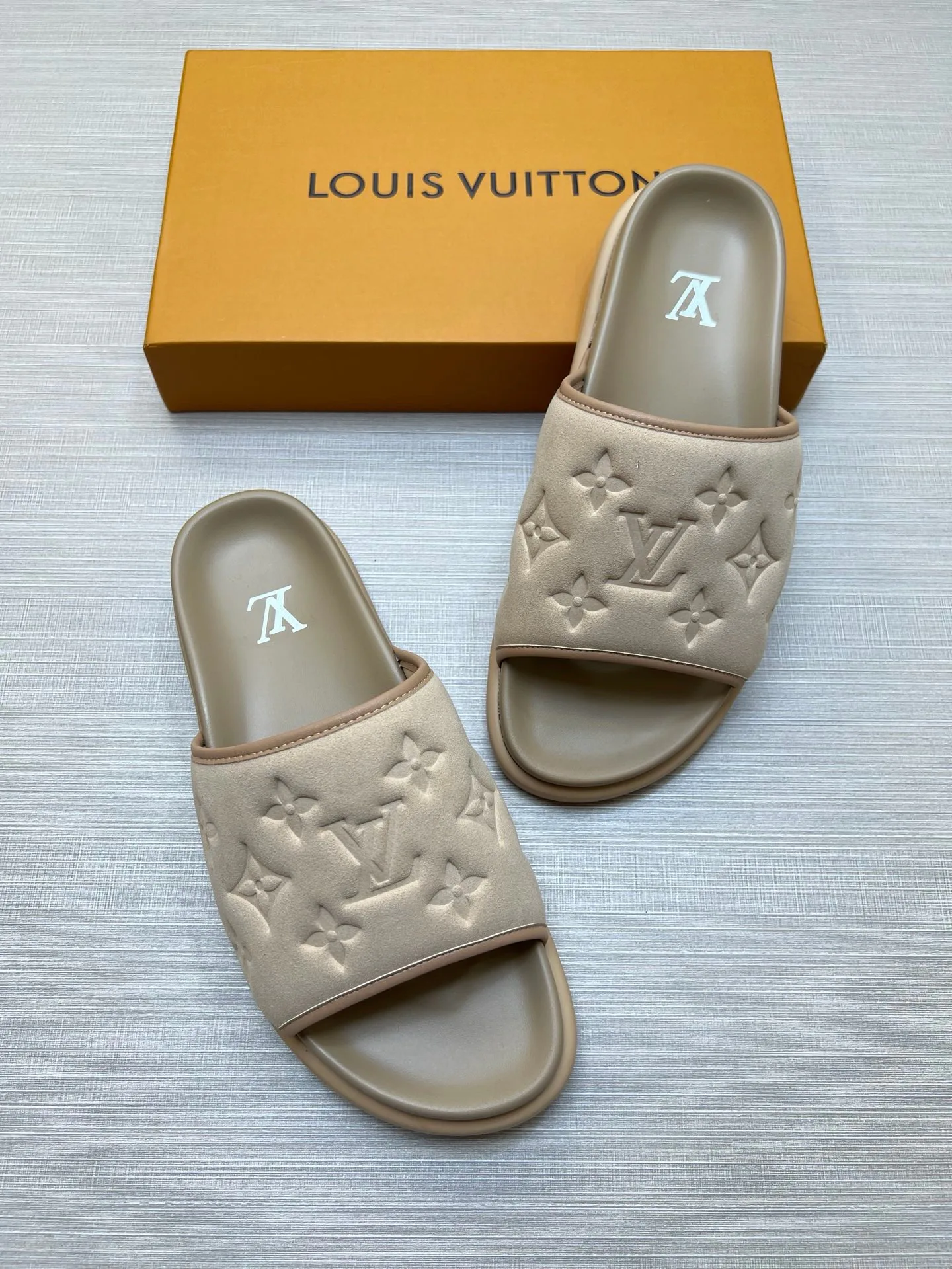 Шлепанцы Женские Louis Vuitton 18011811