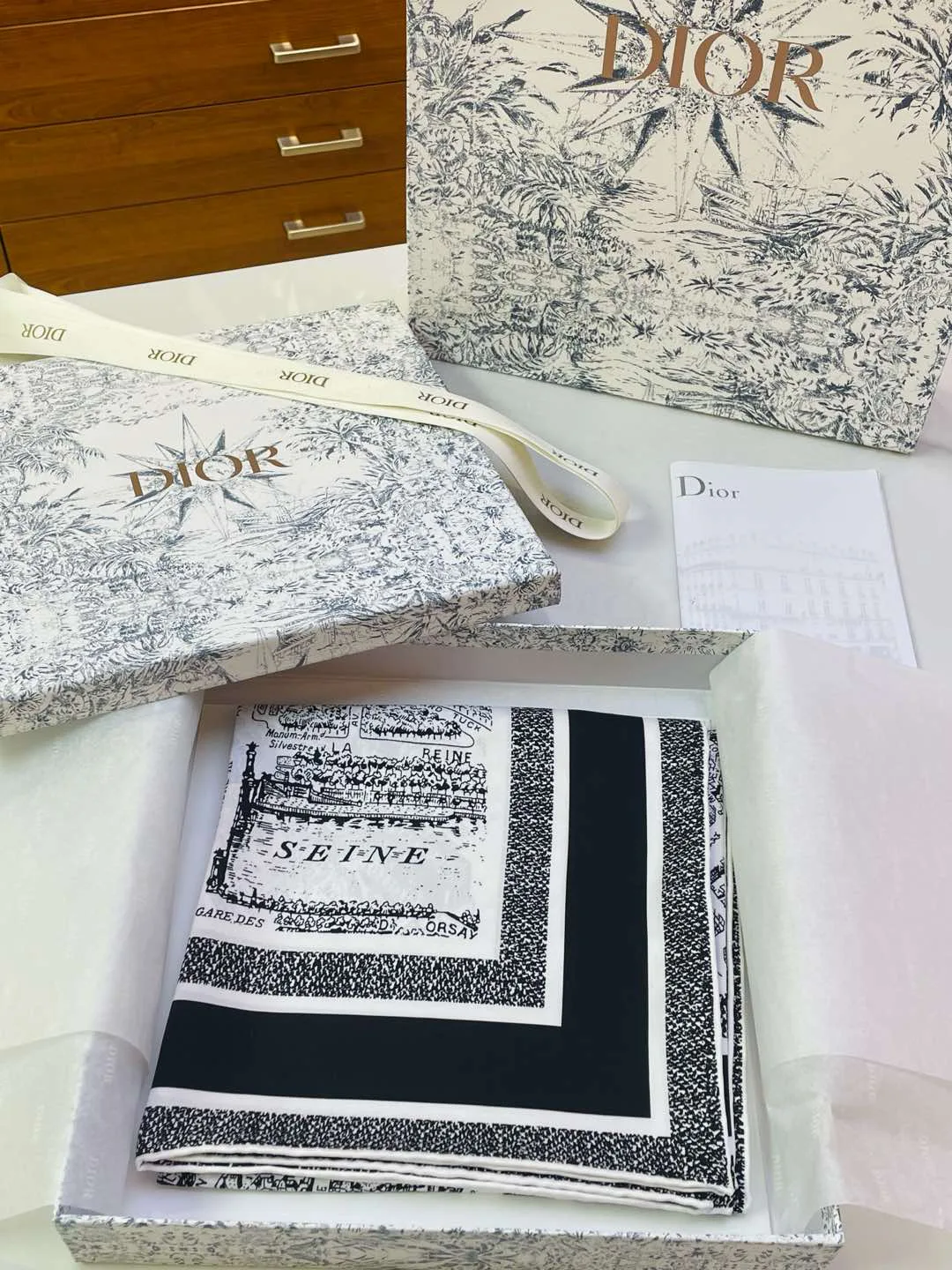 Платки Christian Dior 9886890