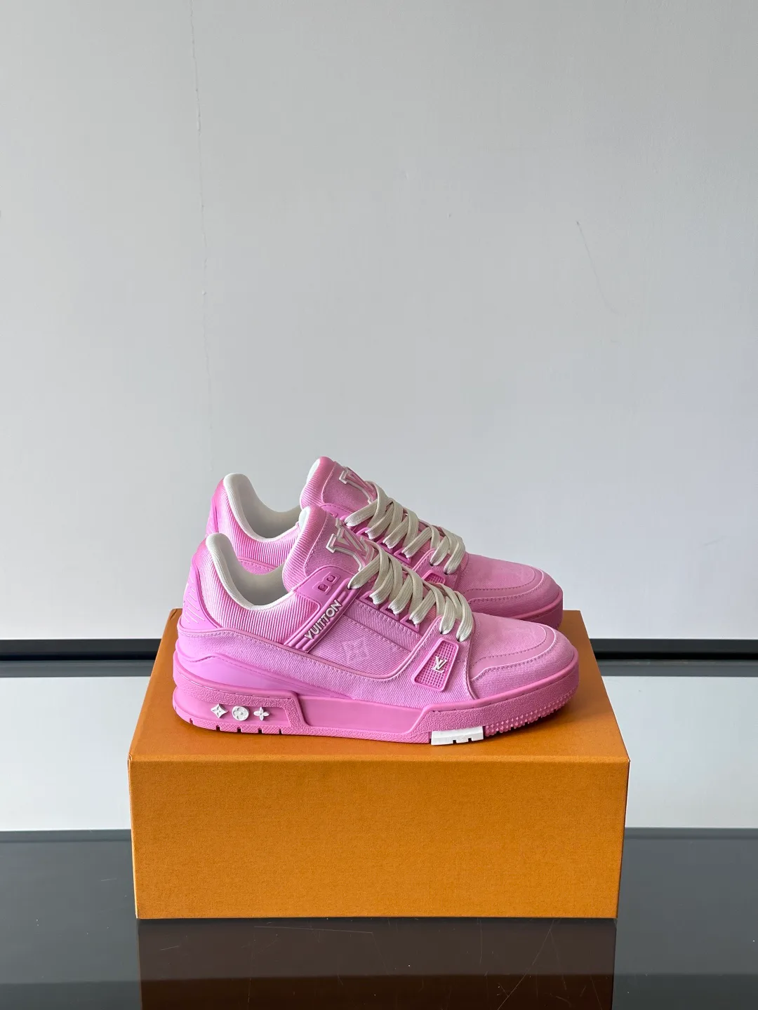 Кроссовки Женские Louis Vuitton 11602243