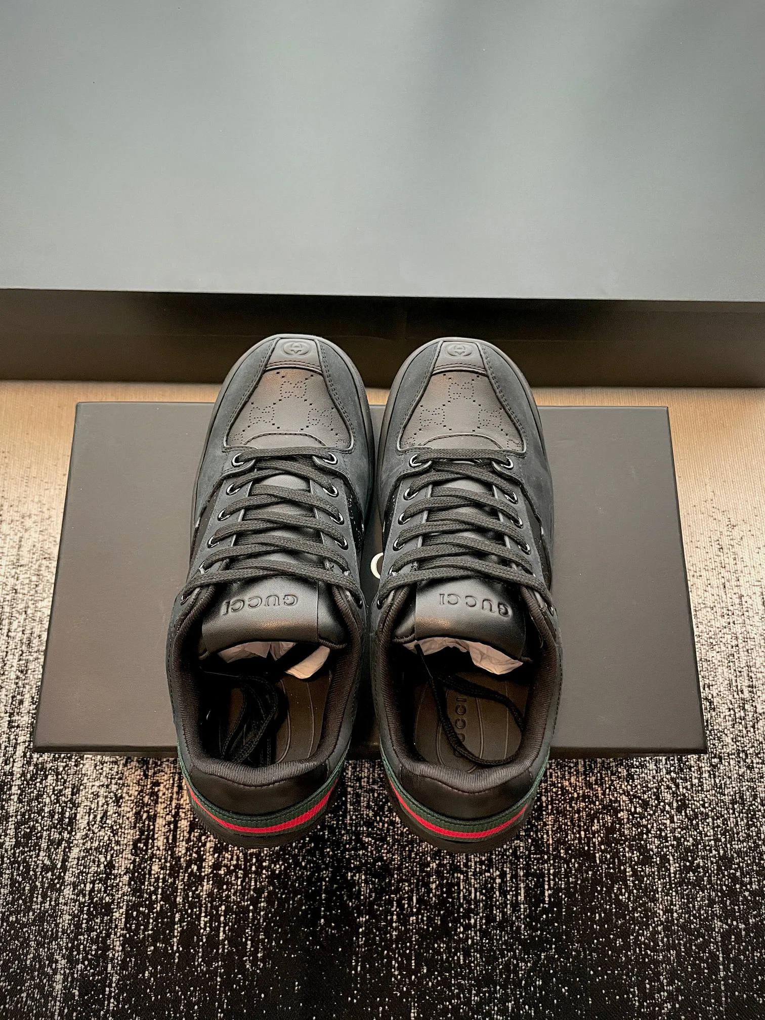 Кроссовки Женские Gucci 18447988