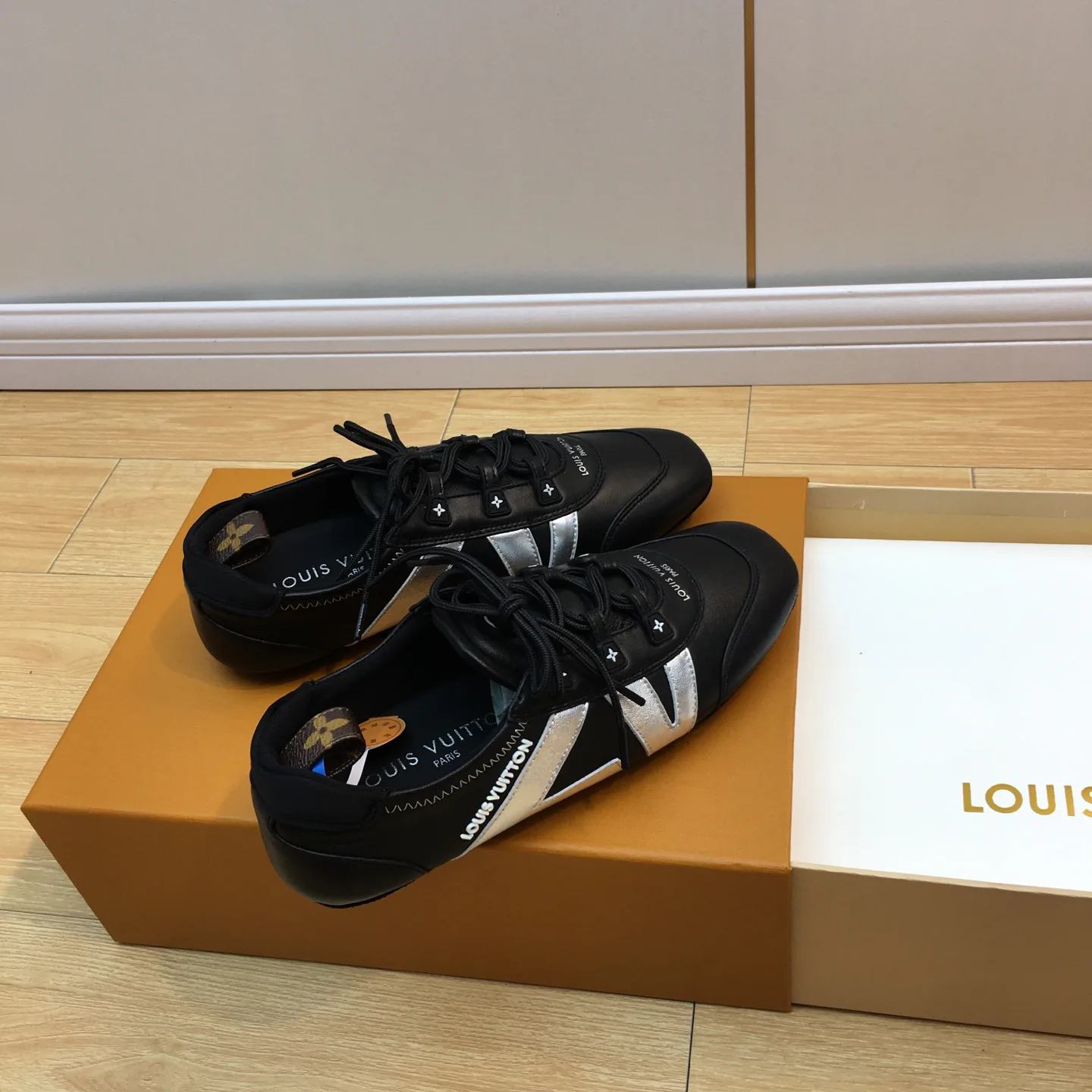 Кроссовки Женские Louis Vuitton 1590956