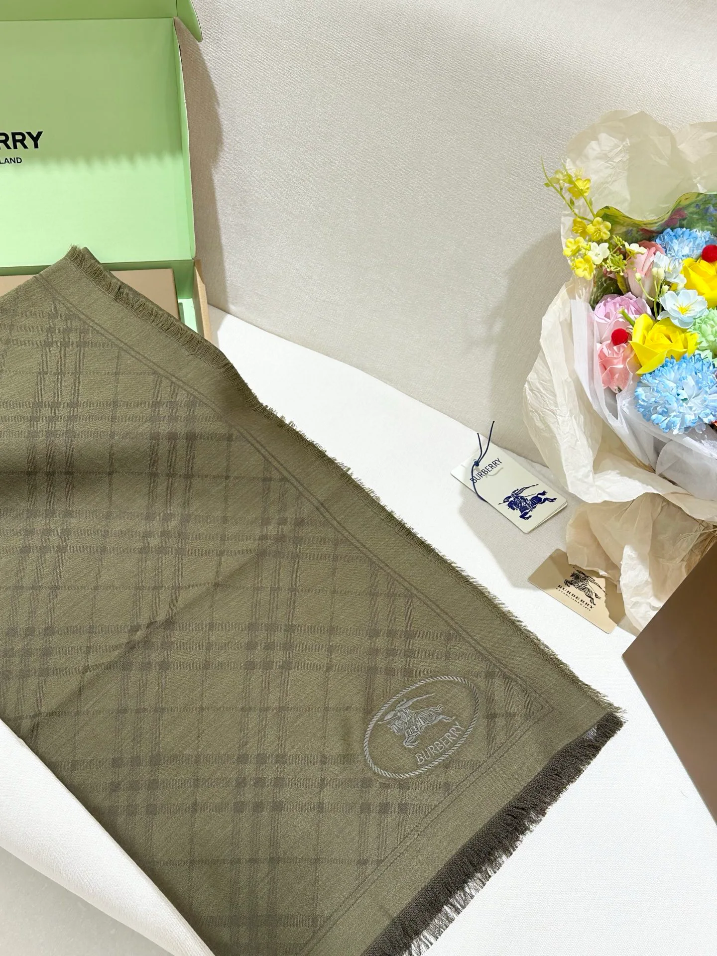 Шарфы Burberry 17916826