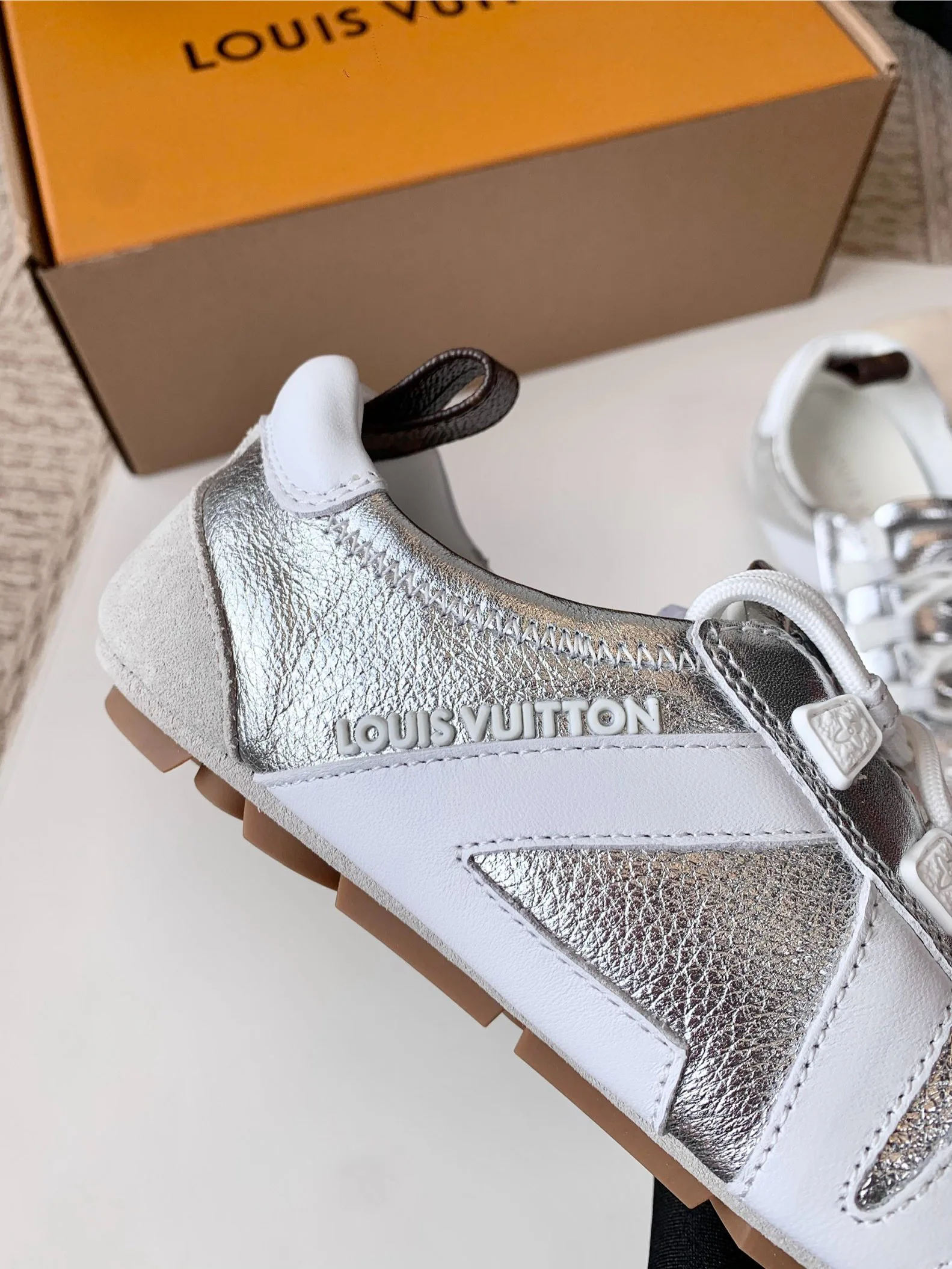 Кроссовки Женские Louis Vuitton 17753811