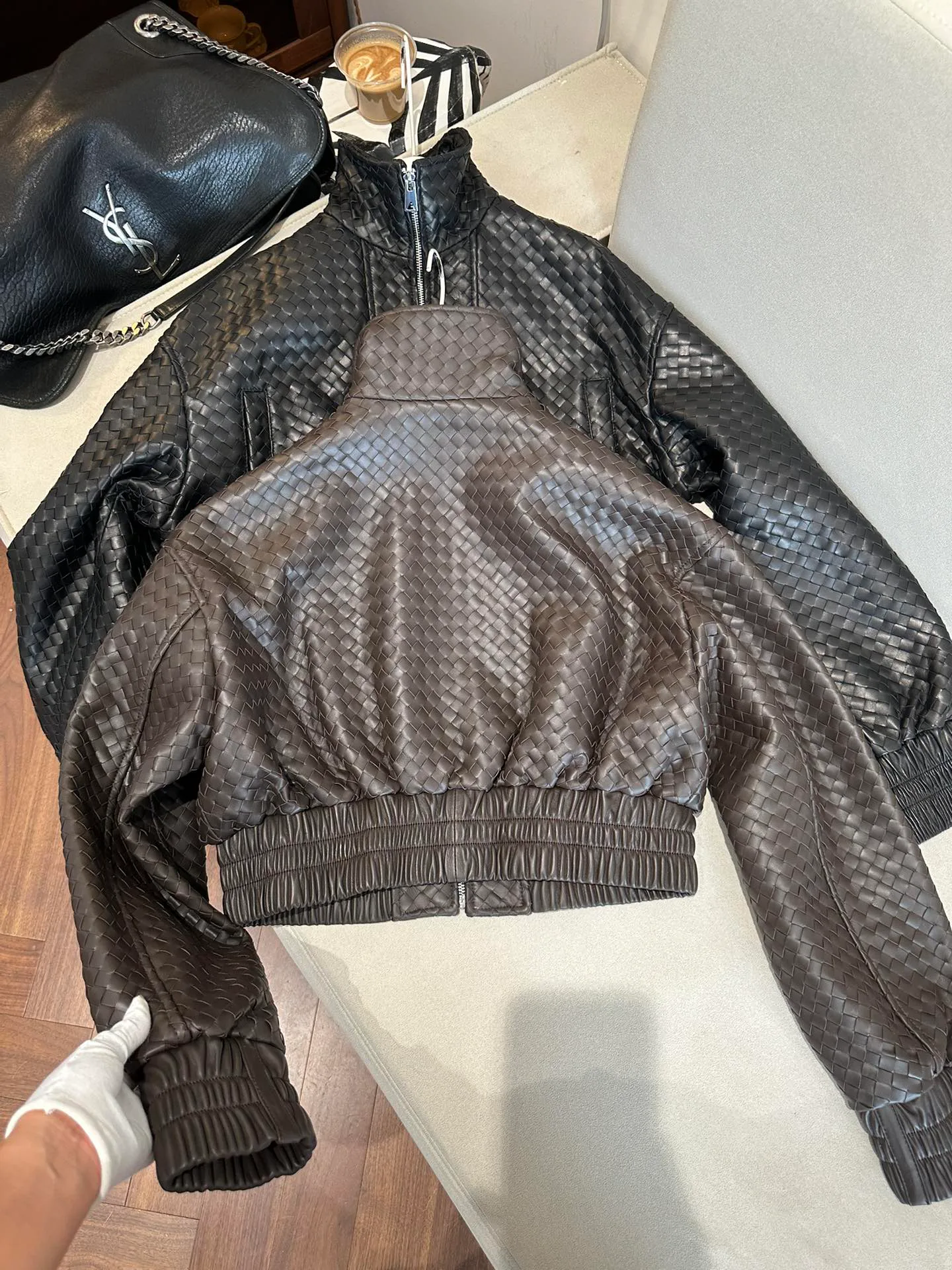 Кожаные Куртки И Дублёнки Женские Bottega Veneta 16935409
