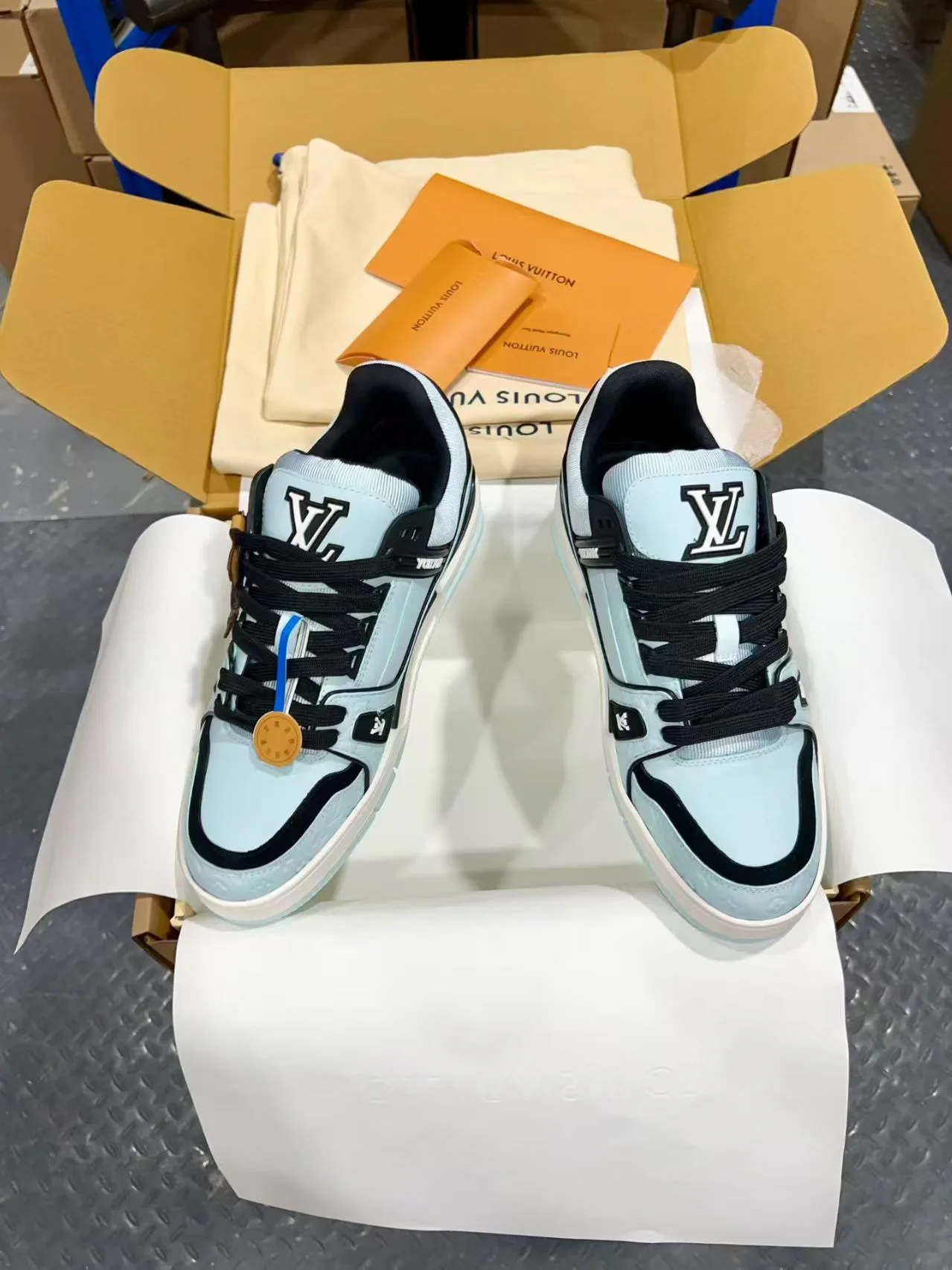Кроссовки Мужские Louis Vuitton 18170757