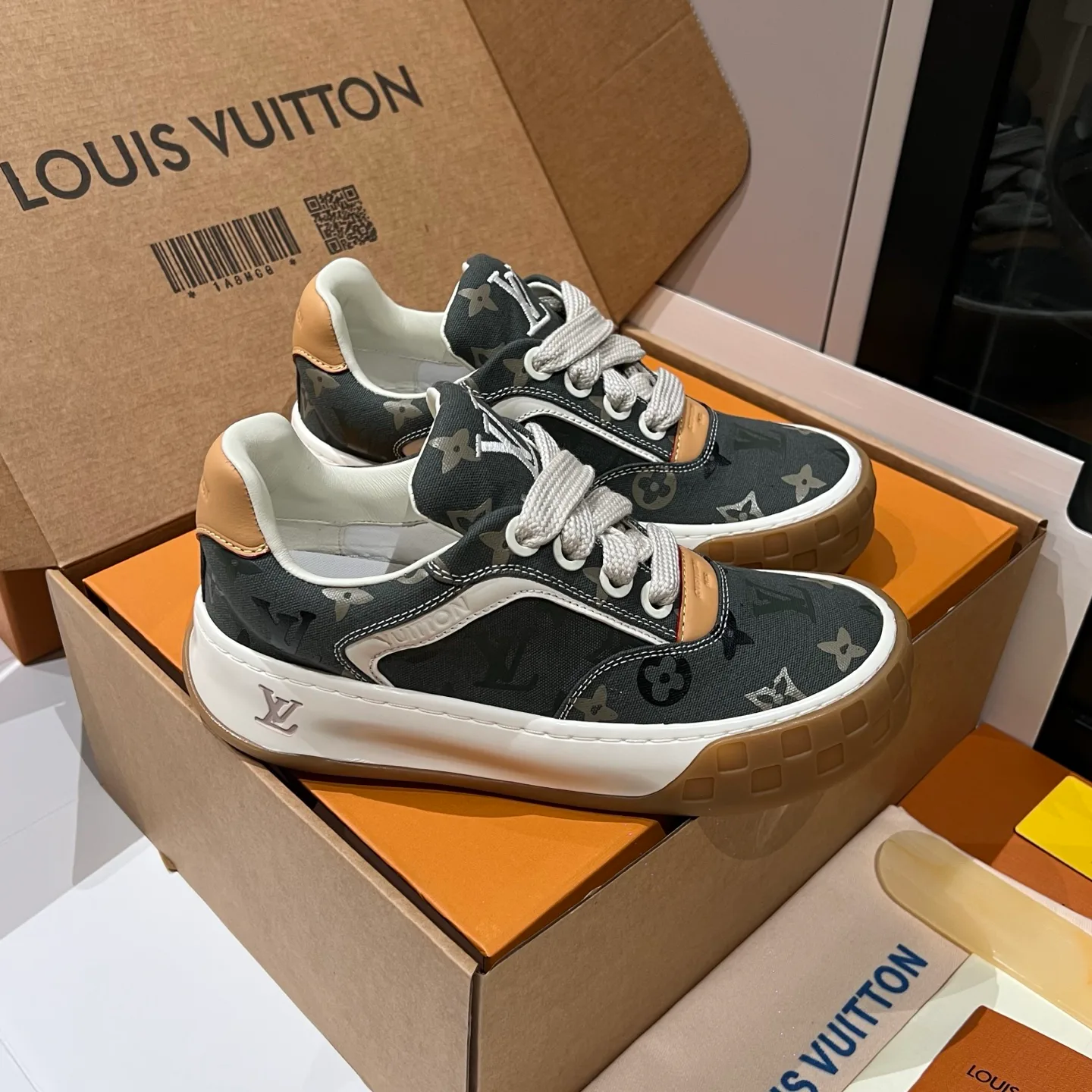 Кроссовки Женские Louis Vuitton 1412743