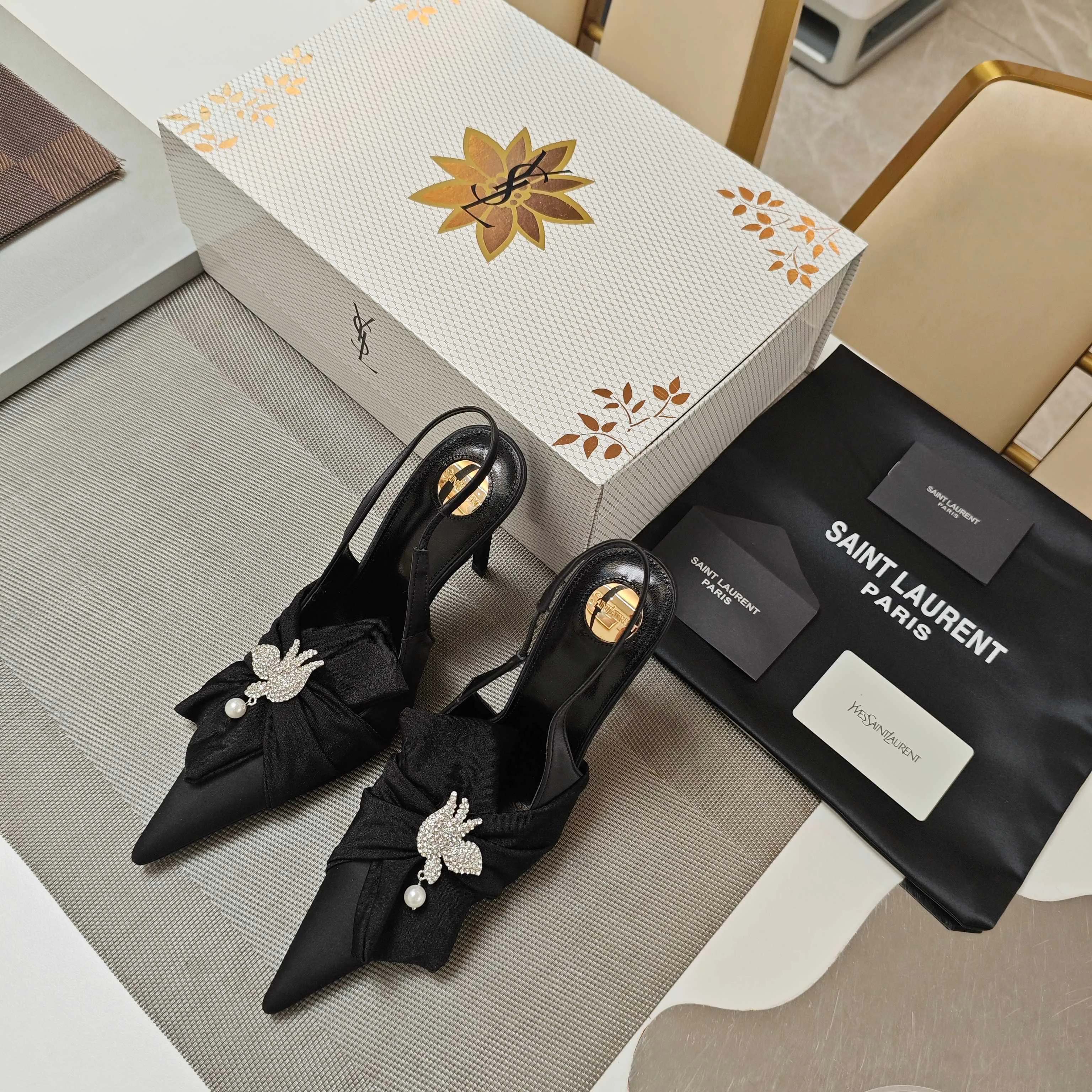 Босоножки Женские Saint Laurent 11490788