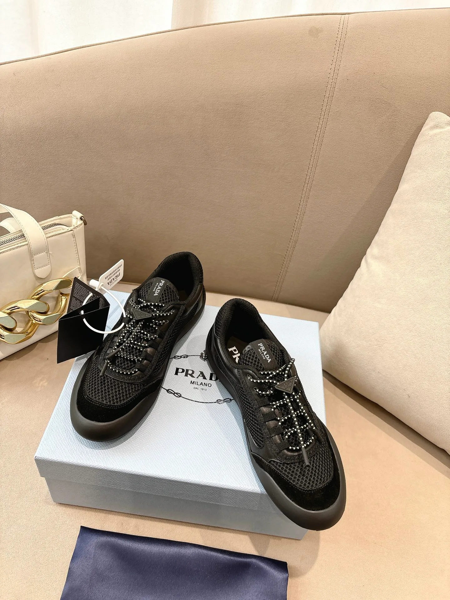 Кроссовки Мужские Prada 11410379