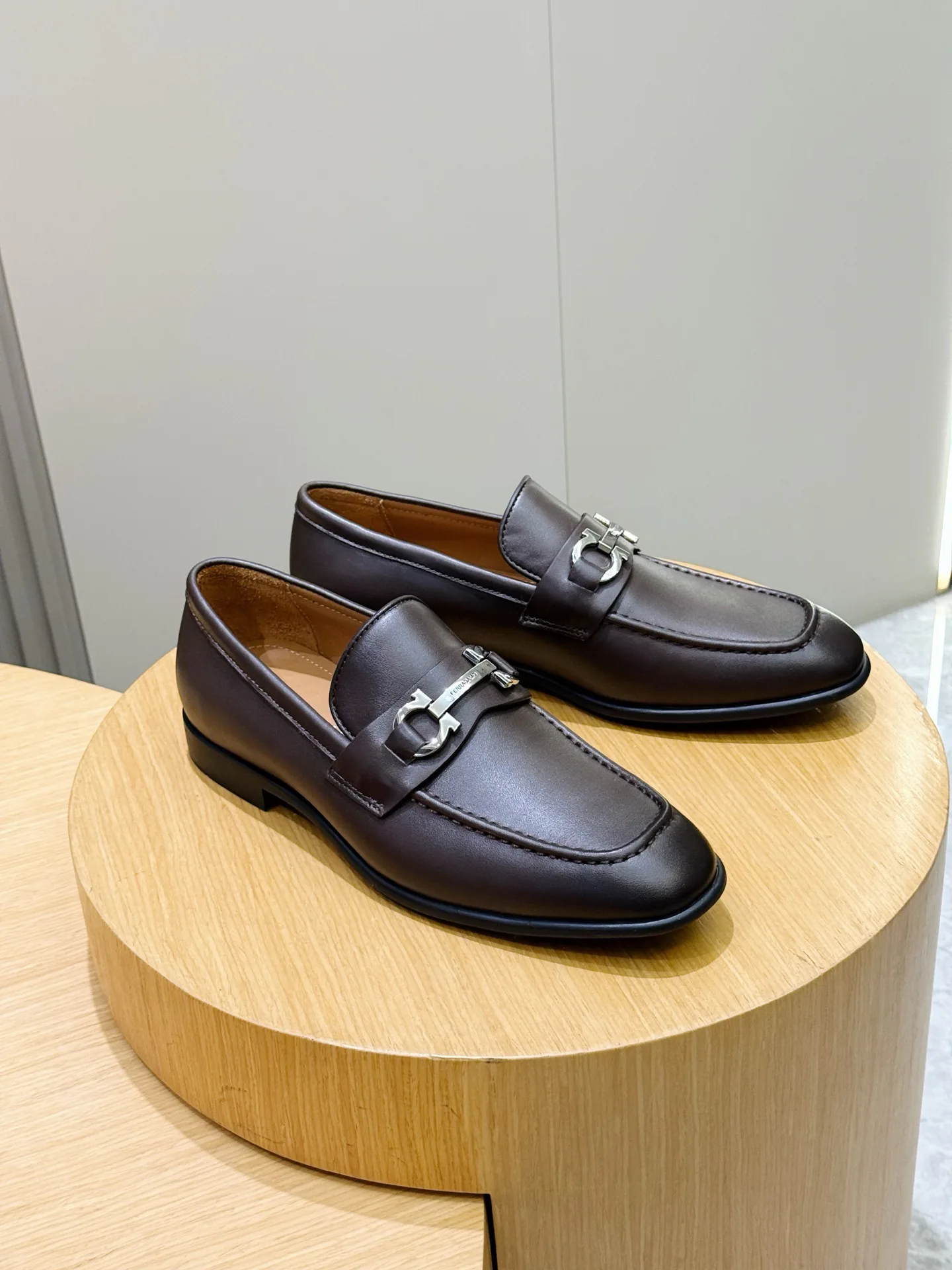Лоферы И Туфли Мужские Salvatore Ferragamo 18101483