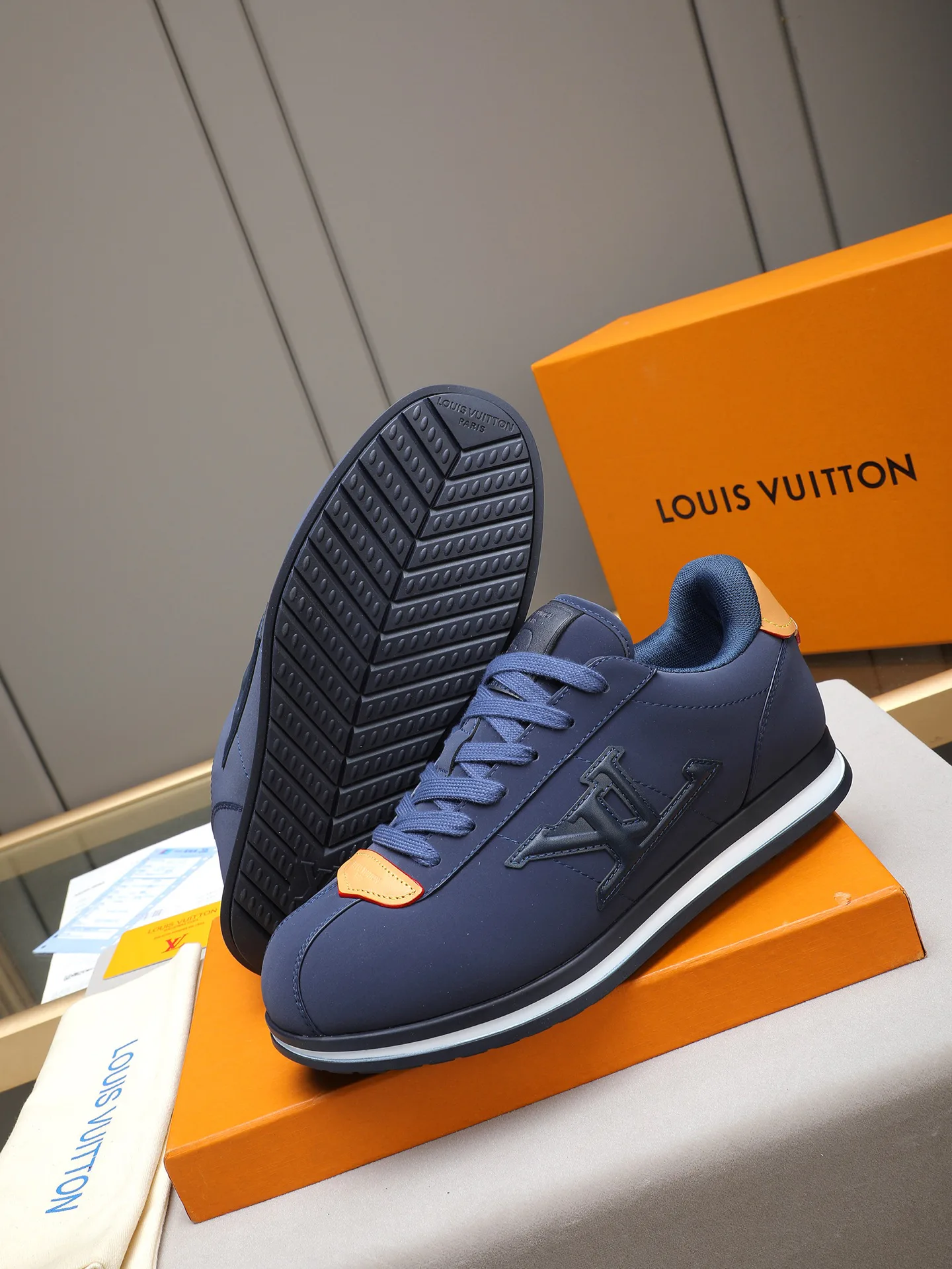 Кроссовки Мужские Louis Vuitton 11490461