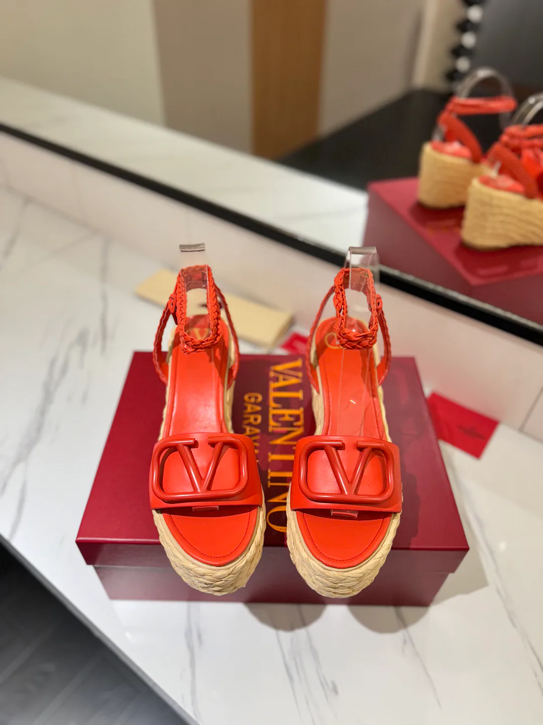 Босоножки Женские Valentino 17946616