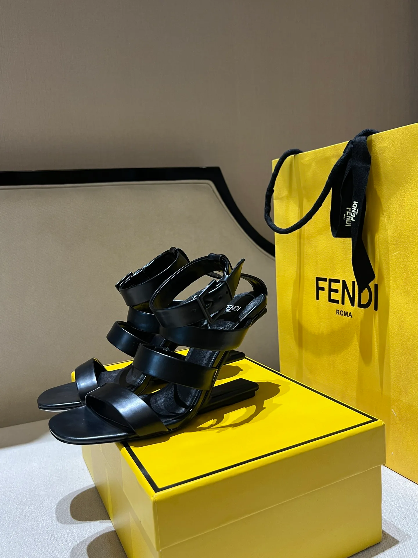 Босоножки Женские Fendi 5765