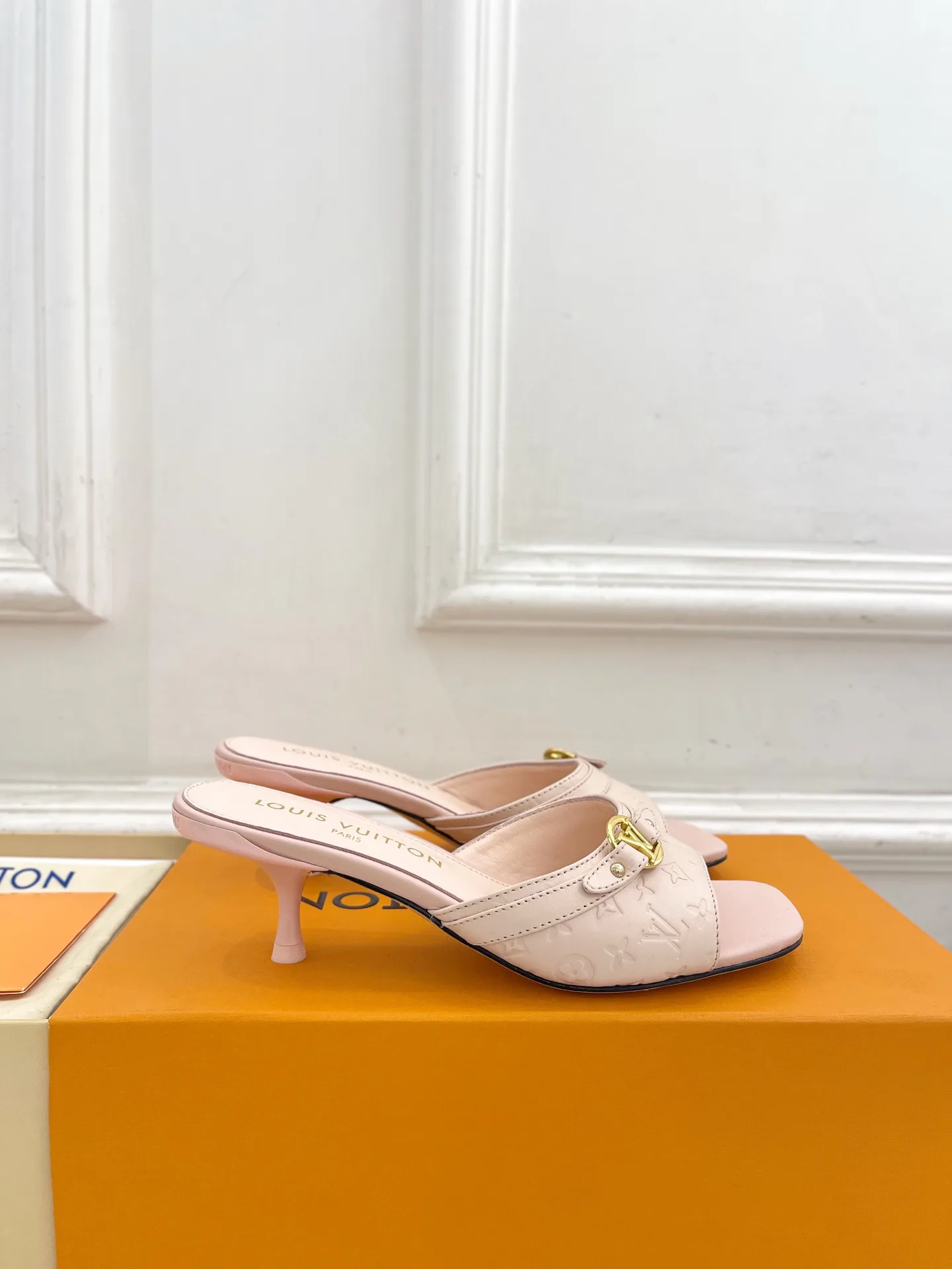 Босоножки Женские Louis Vuitton 496206