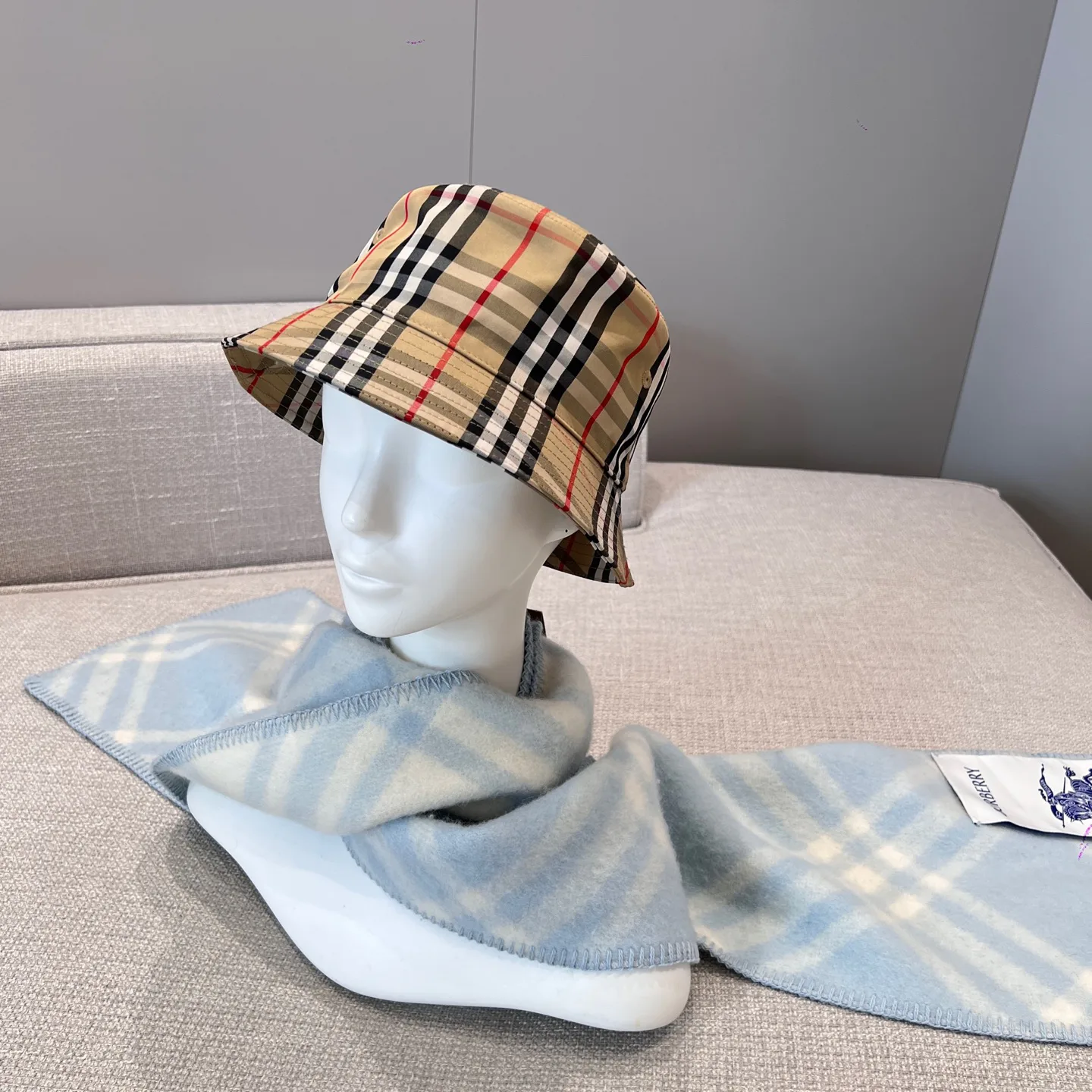 Шарфы Burberry 17945211