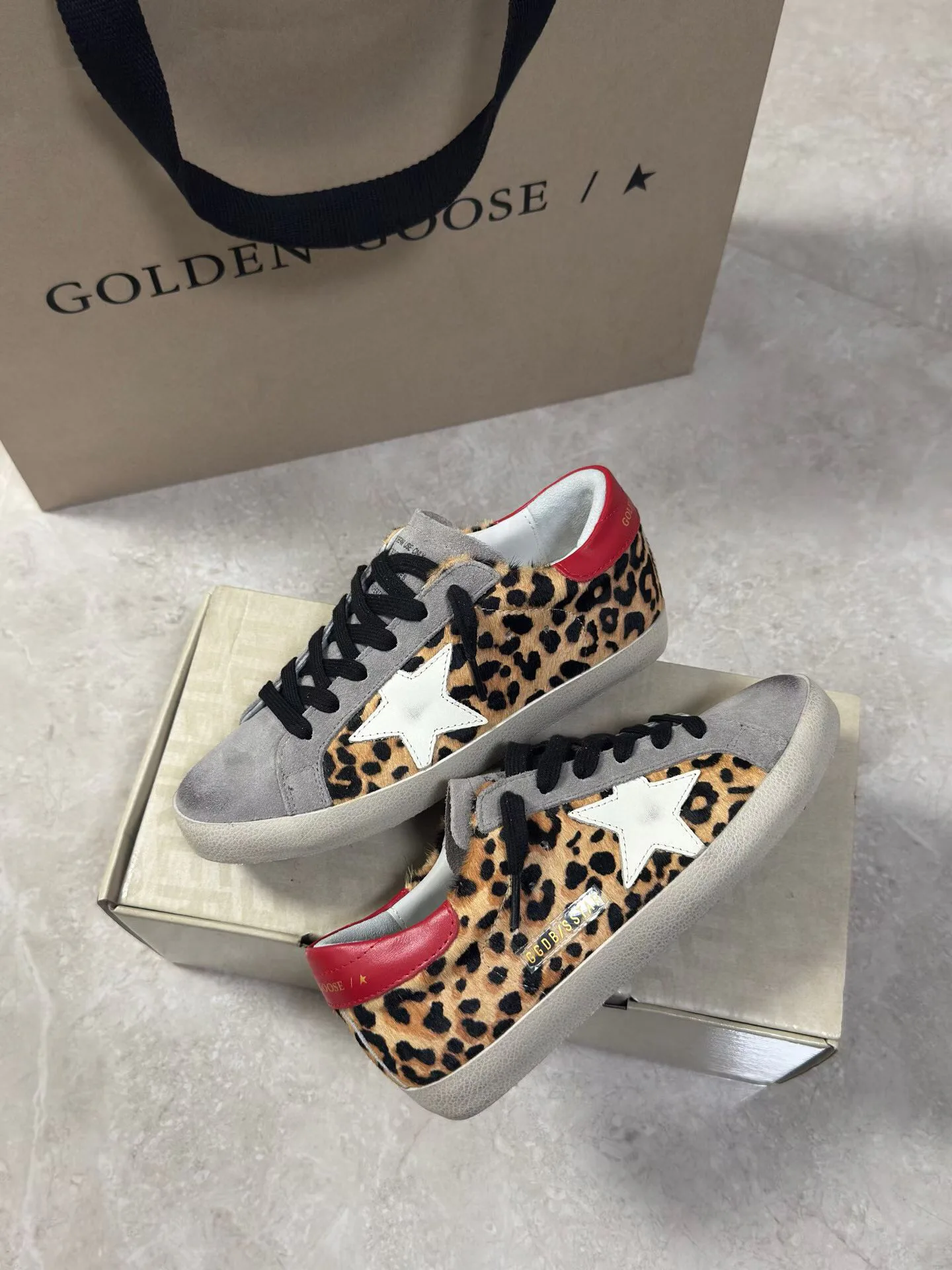 Кроссовки Женские Golden Goose 18265606