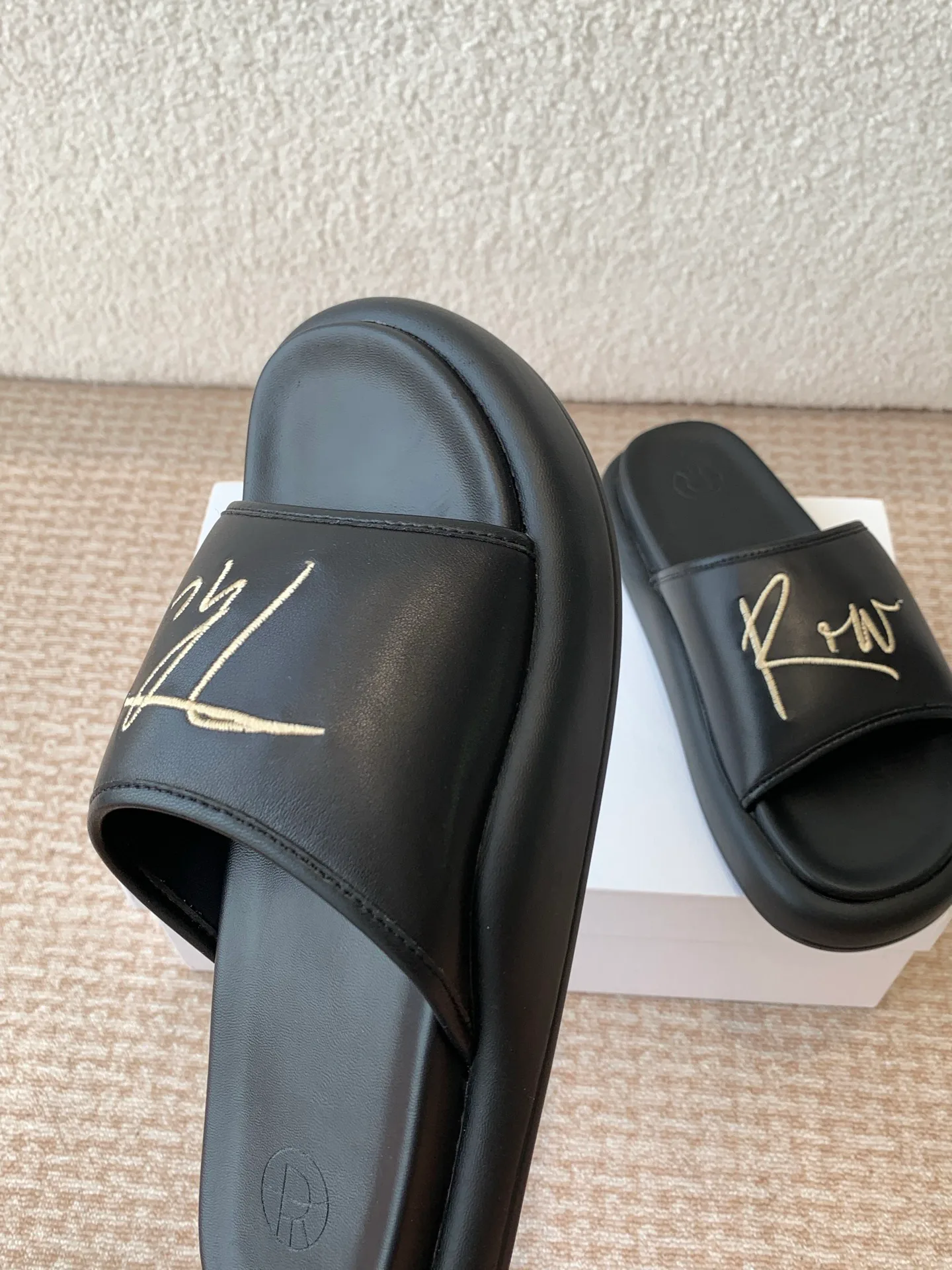 Шлепанцы Женские The Row 20977