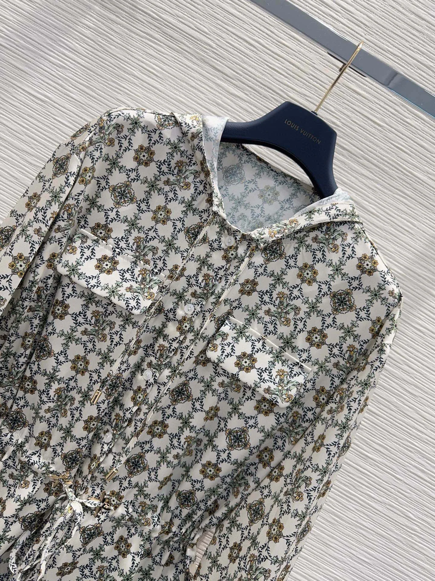 Куртки И Пуховики Женские Louis Vuitton 13137909