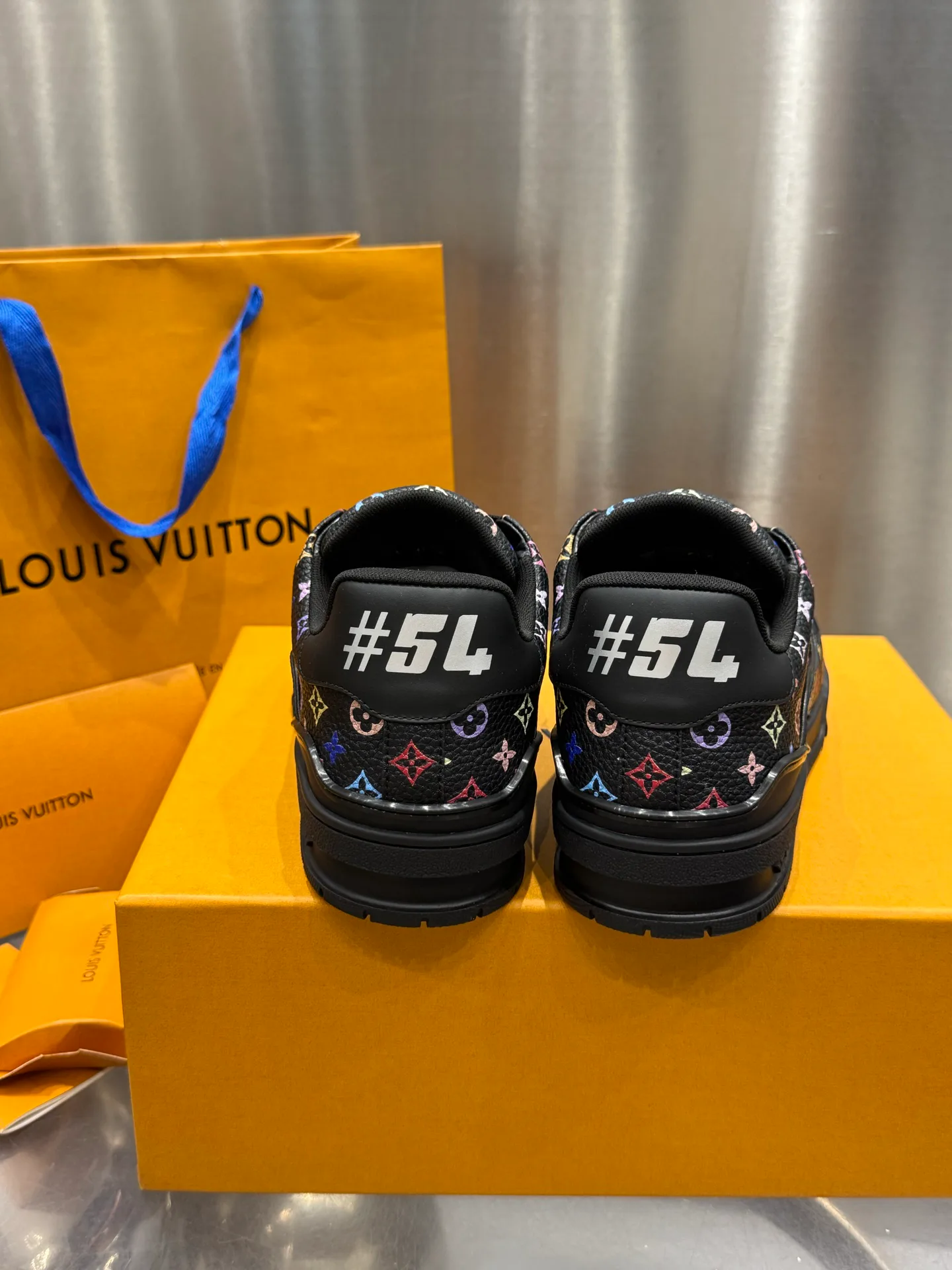 Кроссовки Мужские Louis Vuitton 19073346
