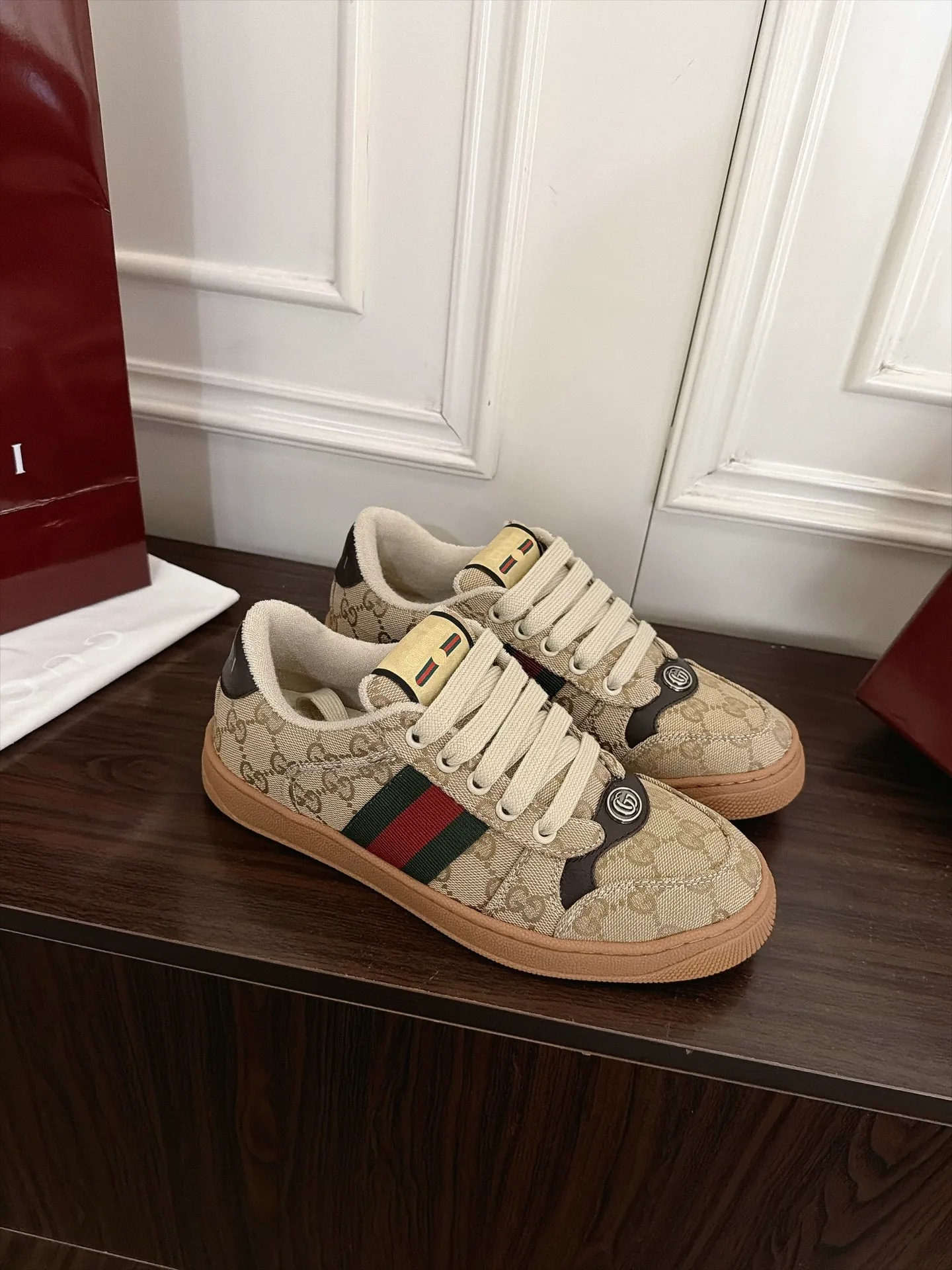 Кроссовки Женские Gucci 18889294