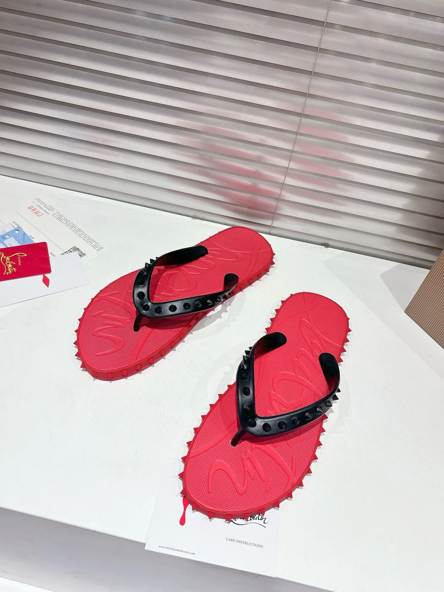 Шлепанцы Женские Christian Louboutin 17604585