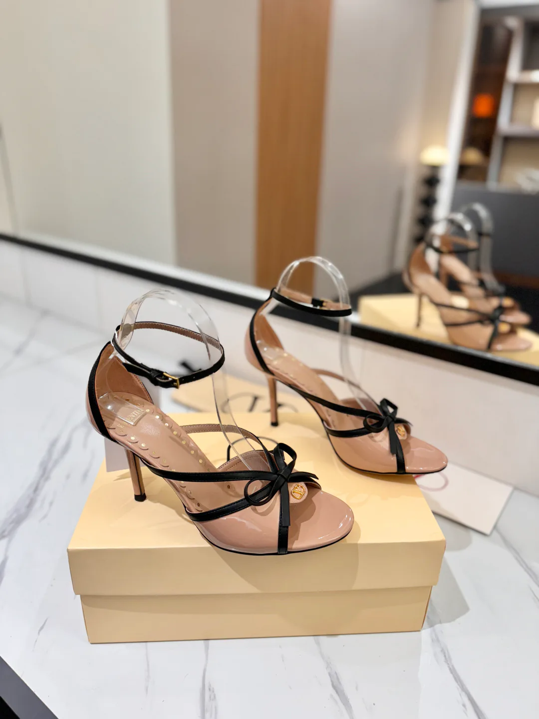 Босоножки Женские Valentino 10026776