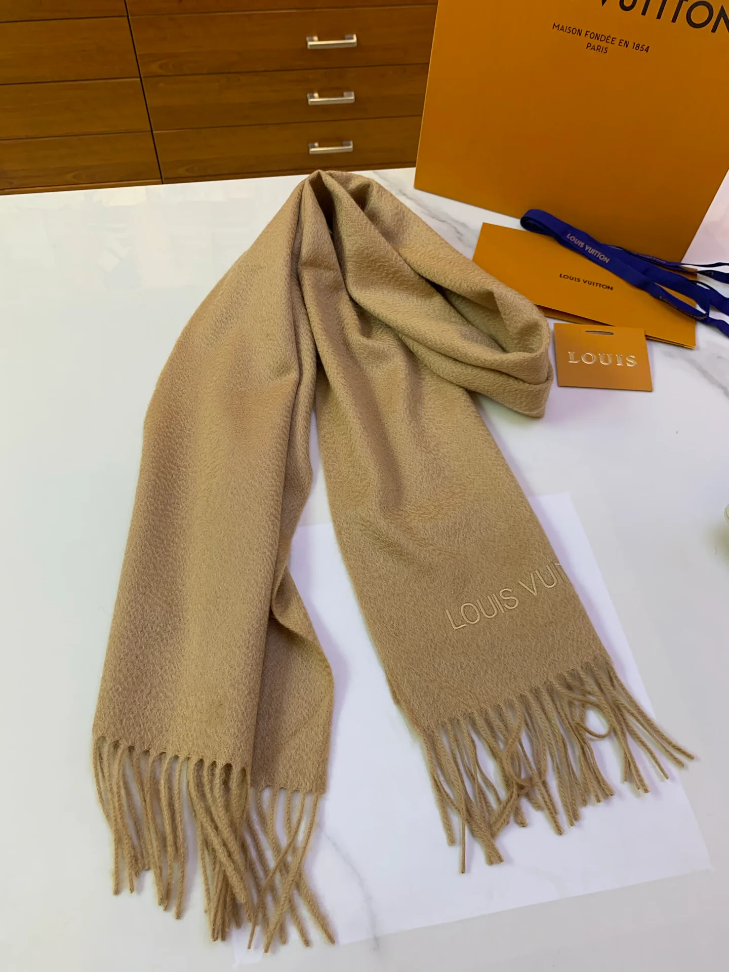 Шарфы Louis Vuitton 18637806